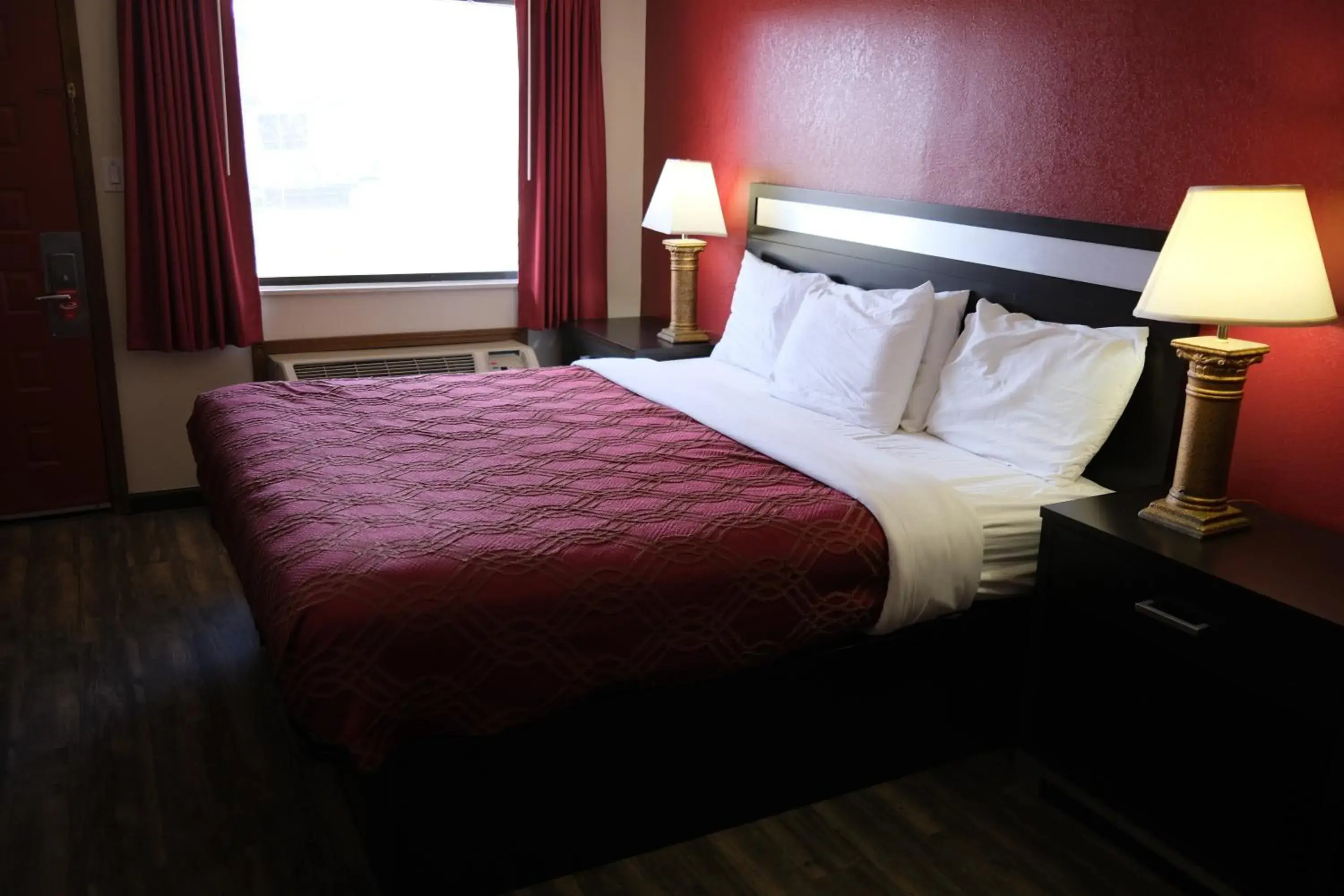 Queen Room - Non-Smoking in Econo Lodge Wooster Queen Room - Non-Smoking in Econo Lodge Wooster