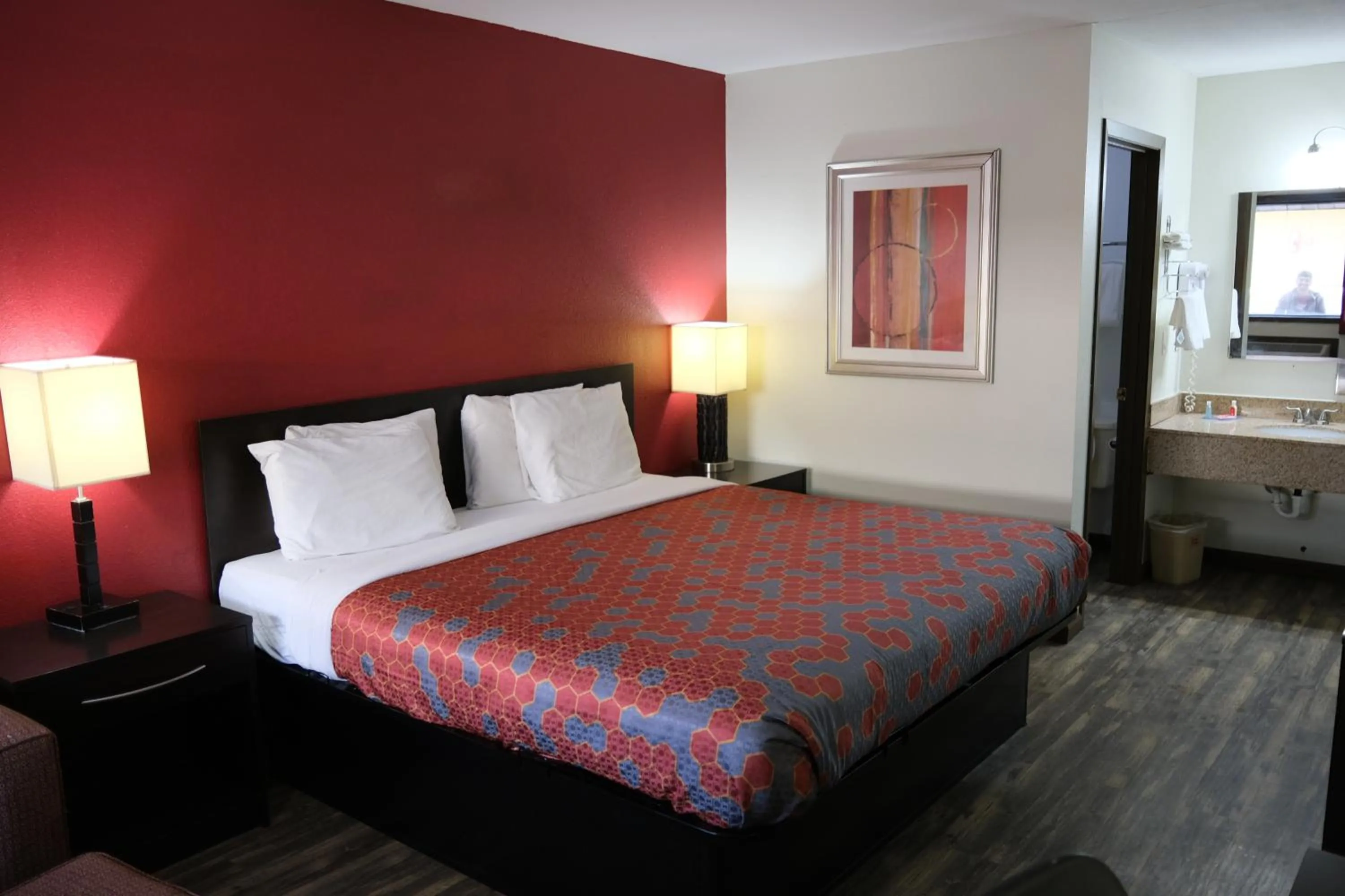 Bedroom, Bed in Econo Lodge Wooster