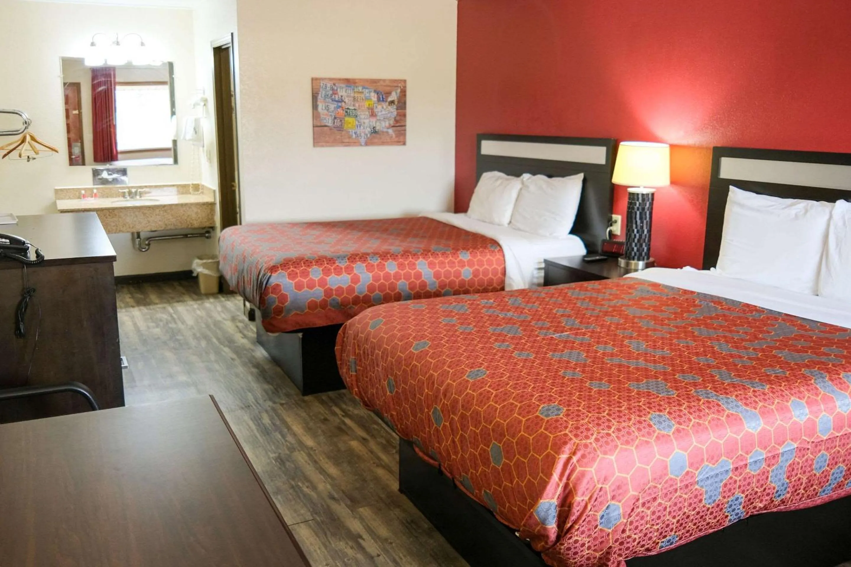 Bedroom, Bed in Econo Lodge Wooster