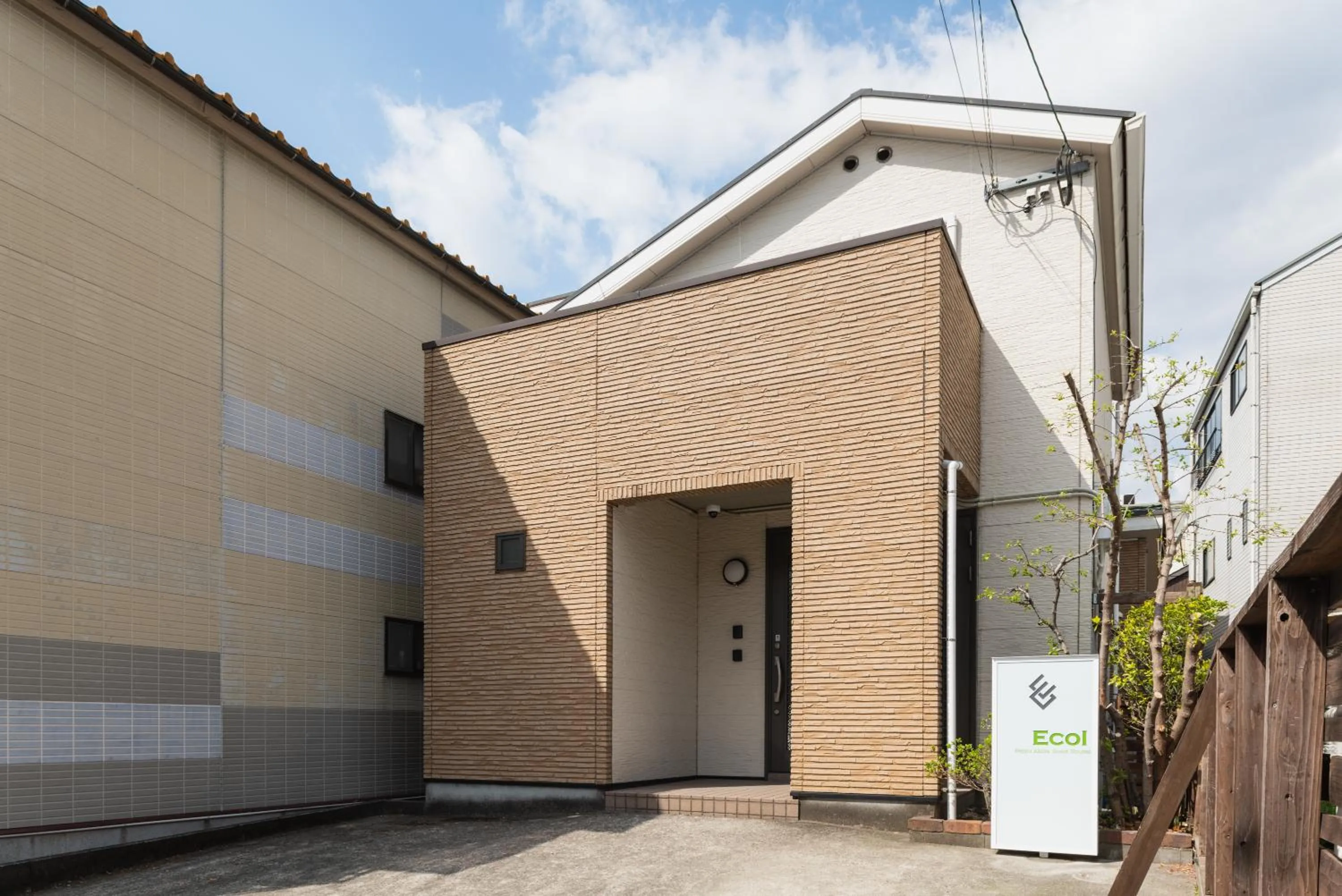 Facade/entrance in Ecol Beppu