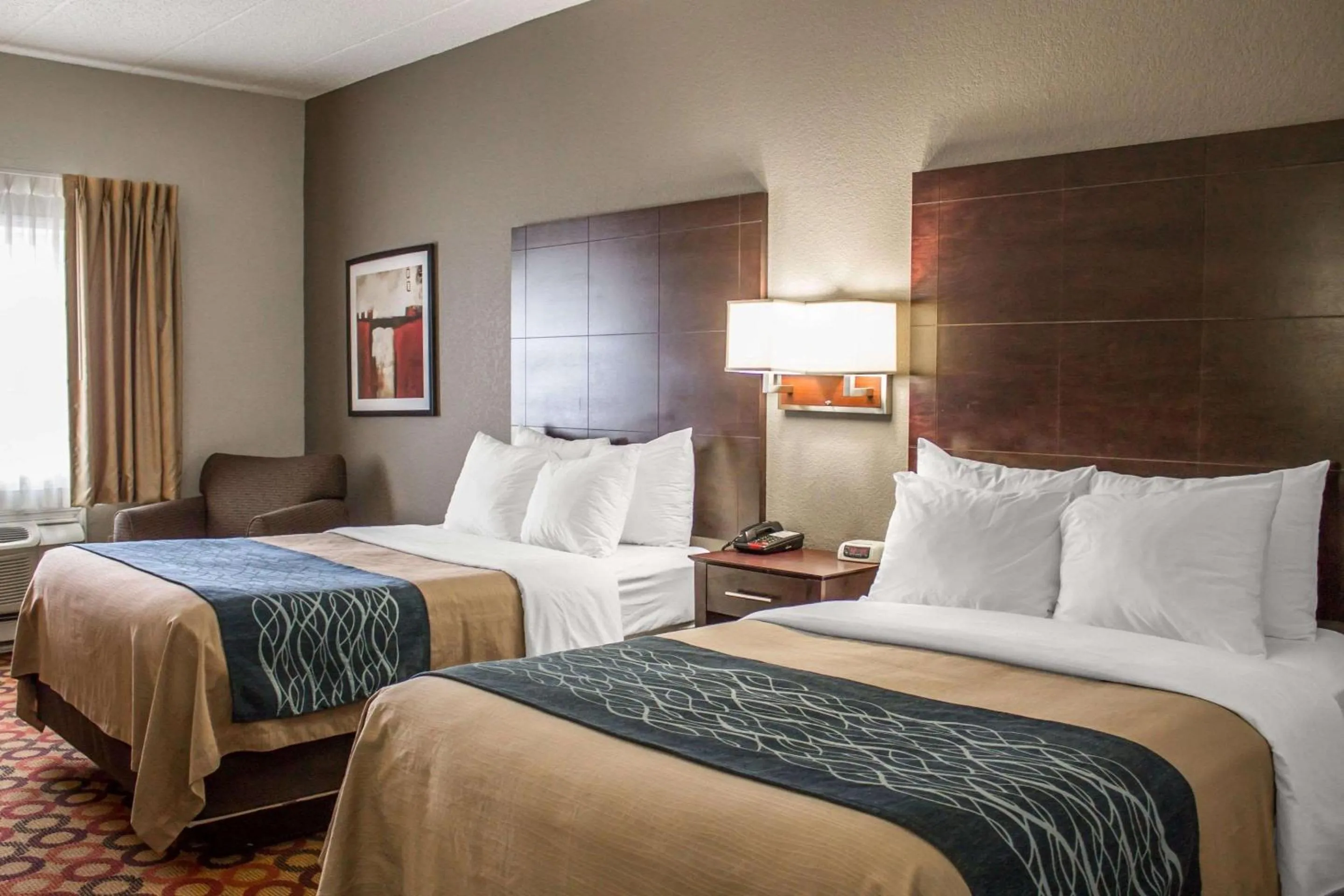 Photo of the whole room, Bed in Comfort Inn Sandusky