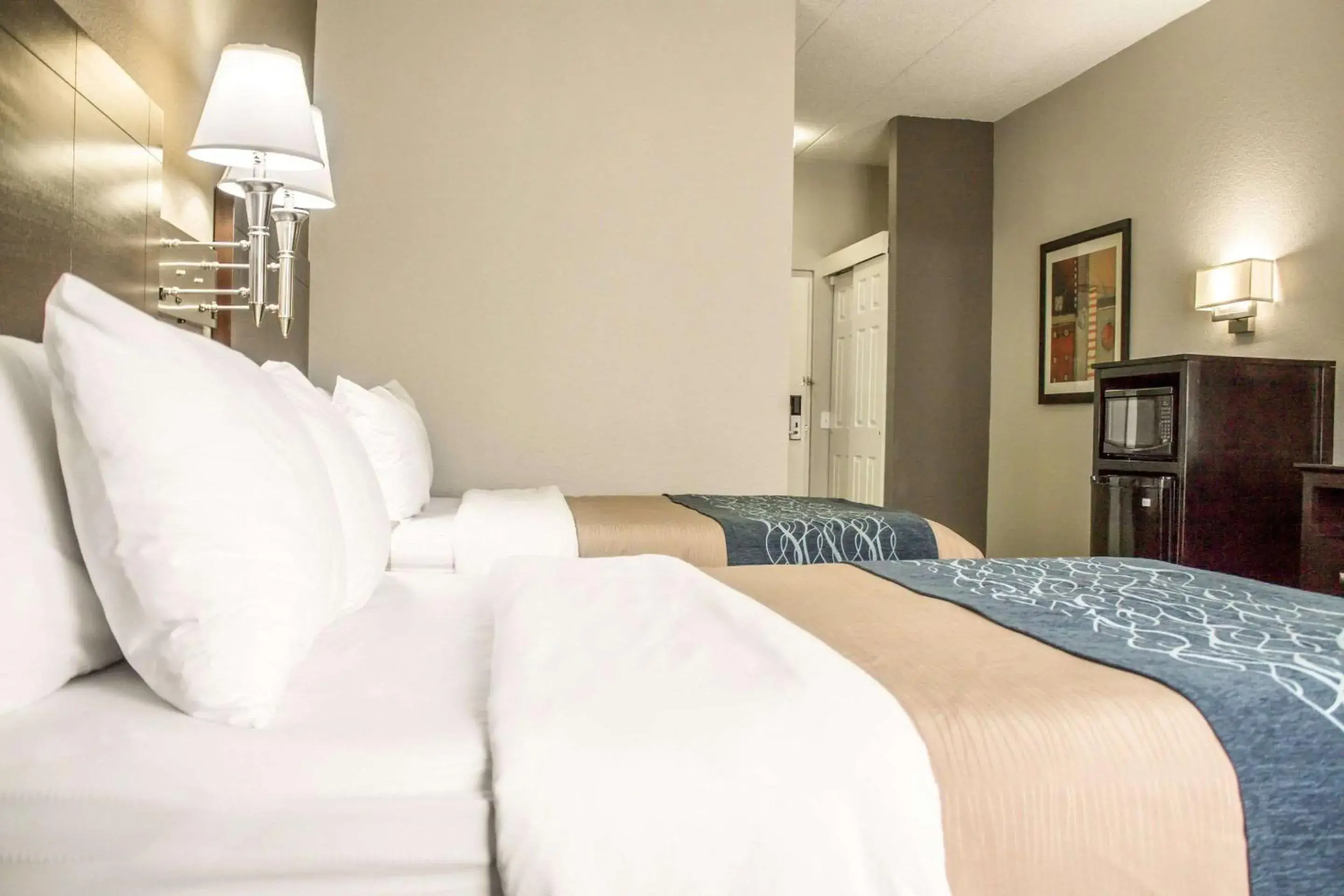 Standard Double Room with Two Double Beds - Non-Smoking in Comfort Inn Sandusky Standard Double Room with Two Double Beds - Non-Smoking in Comfort Inn Sandusky