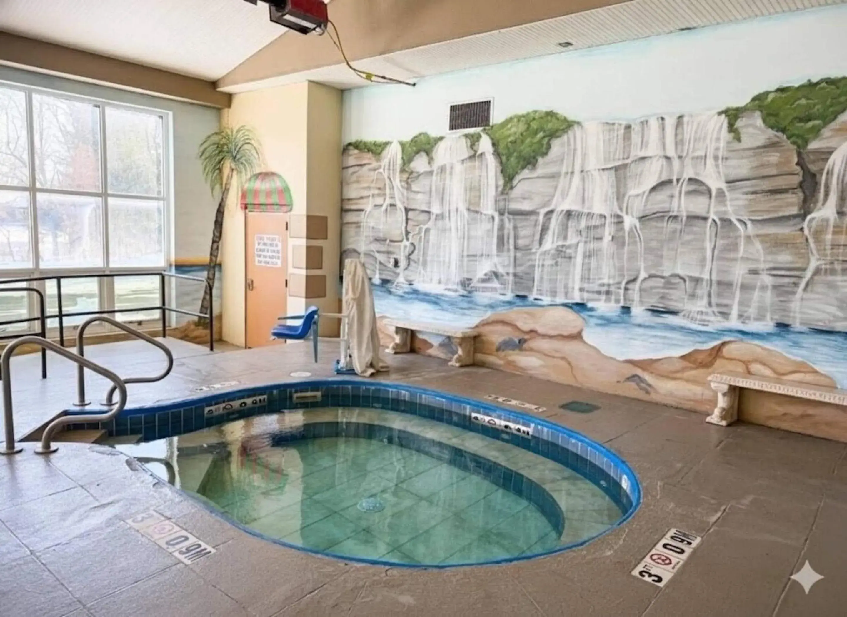 Swimming pool in Comfort Inn Sandusky Swimming pool in Comfort Inn Sandusky