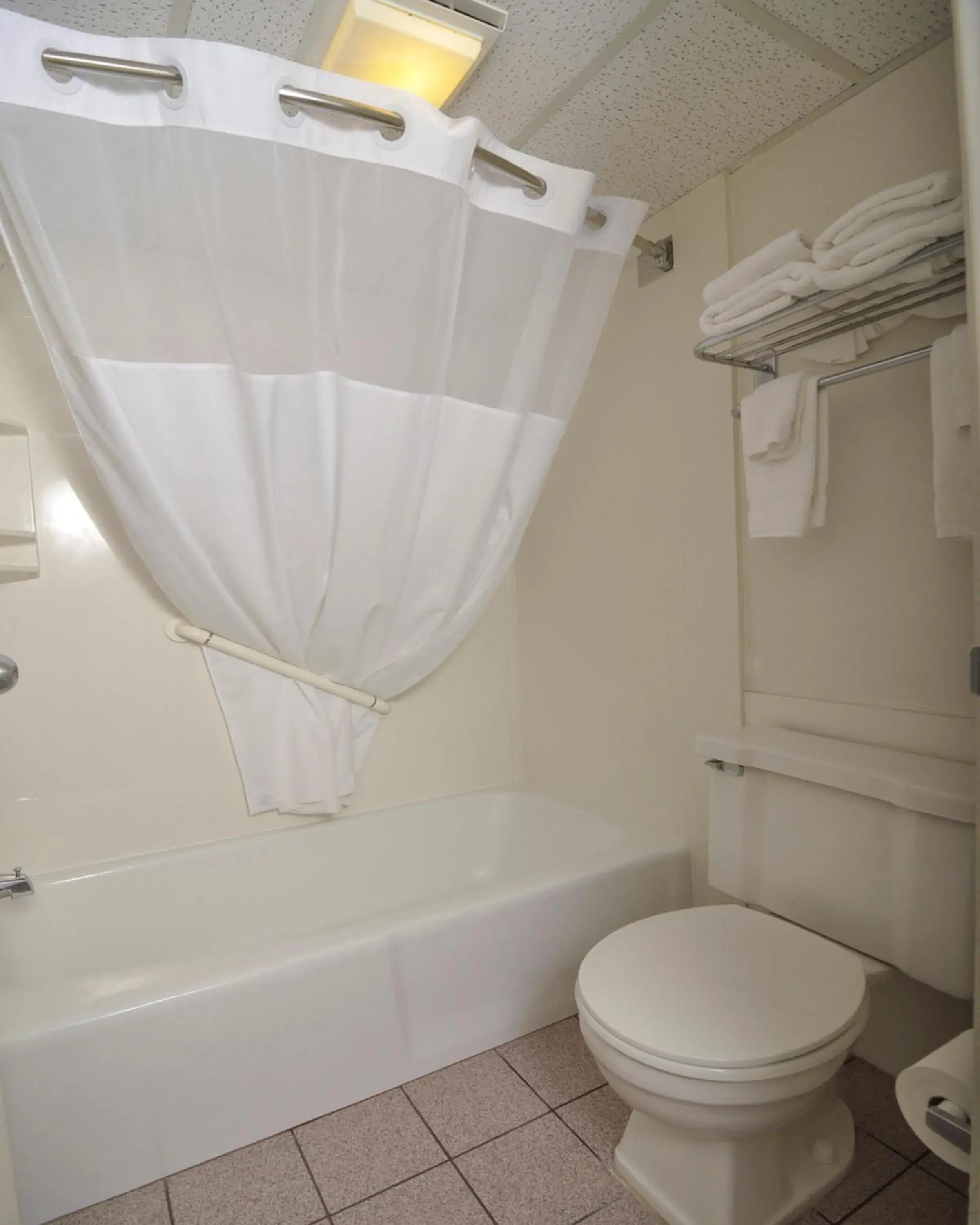 Bathroom in Baymont by Wyndham Sandusky Bathroom in Baymont by Wyndham Sandusky