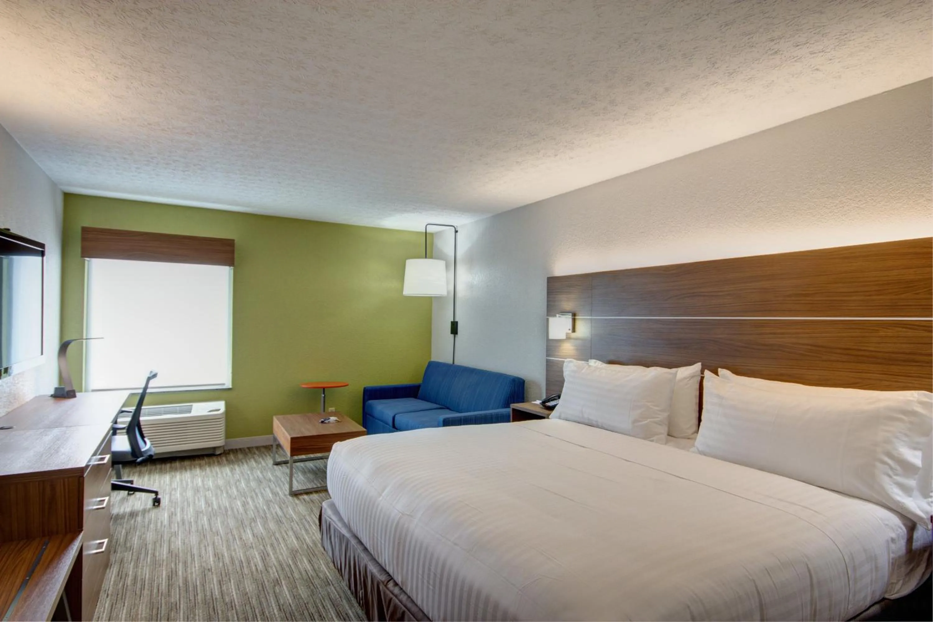 Photo of the whole room, Bed in Holiday Inn Express Columbus South - Obetz by IHG