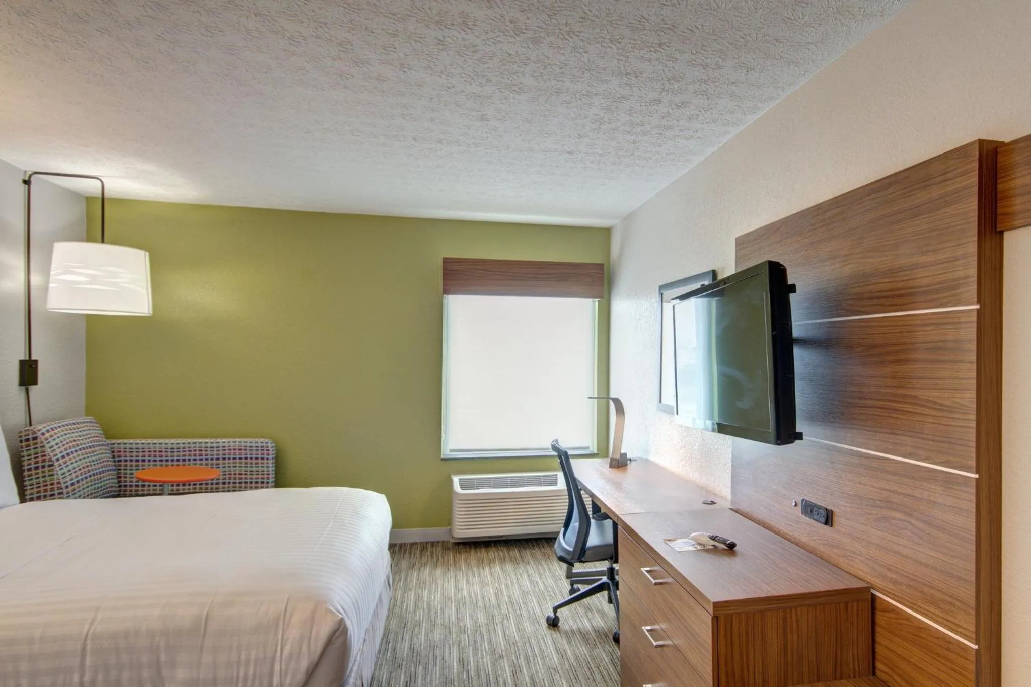 Photo of the whole room, Bed in Holiday Inn Express Columbus South - Obetz by IHG