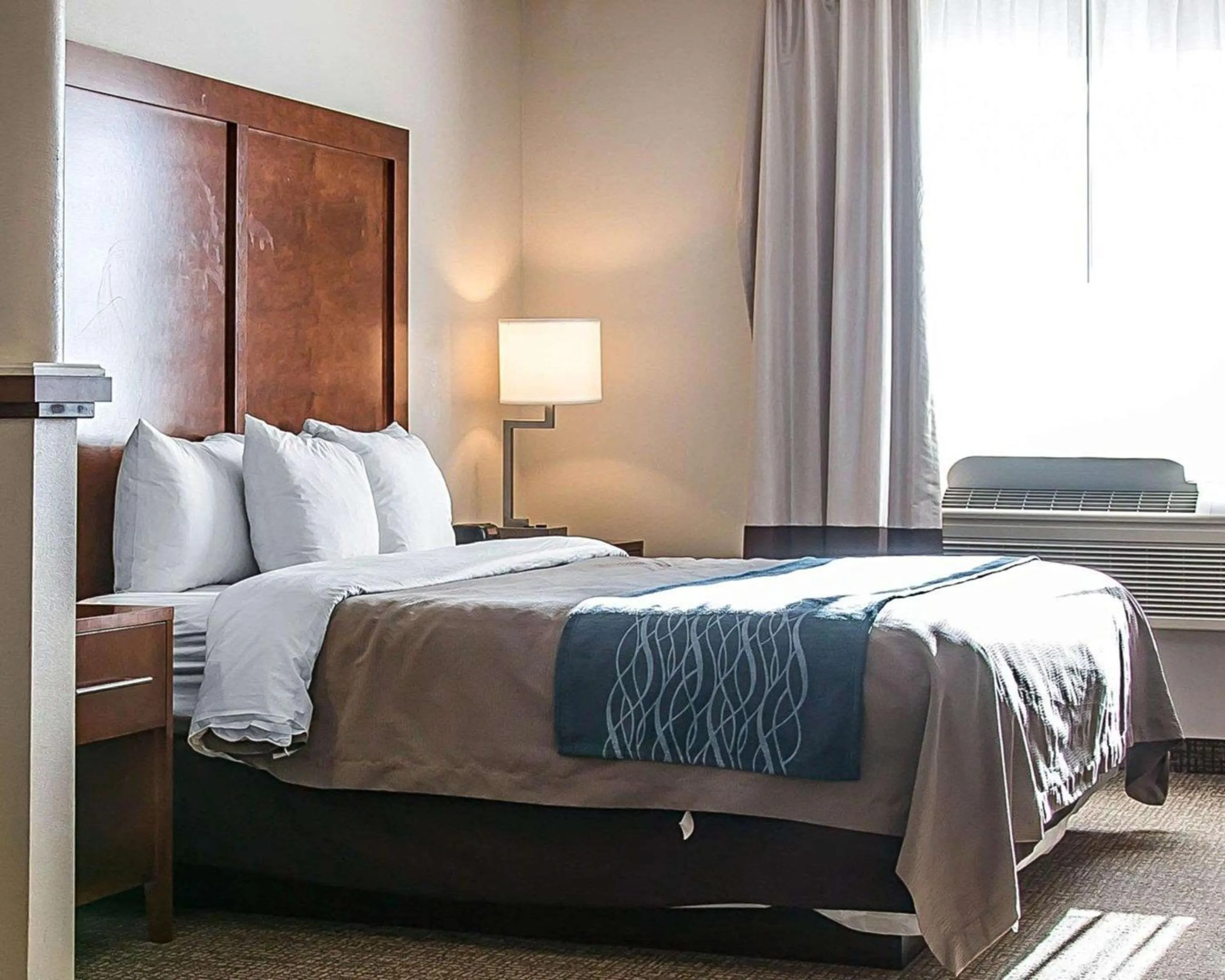 Photo of the whole room, Bed in Bluffton Inn & Suites