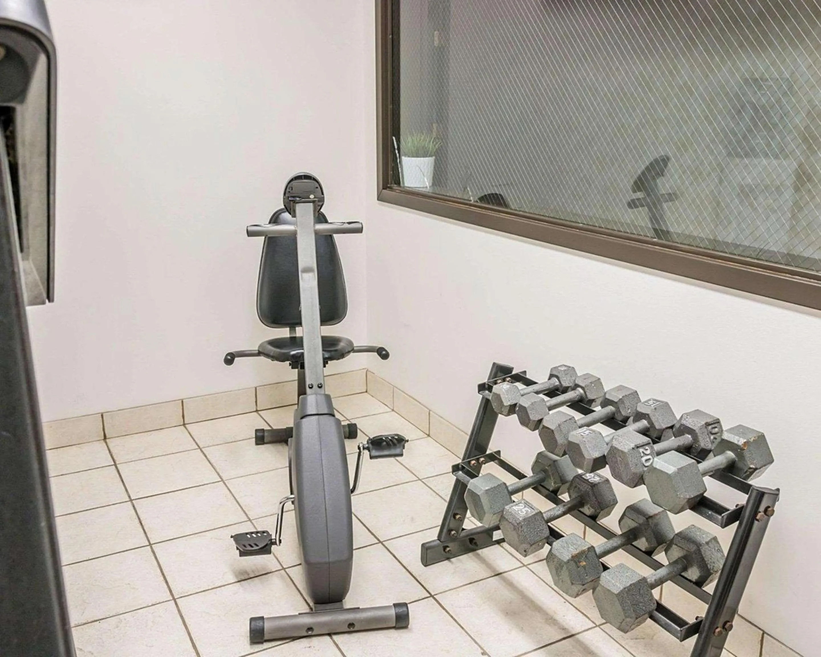 Fitness centre/facilities in Bluffton Inn & Suites