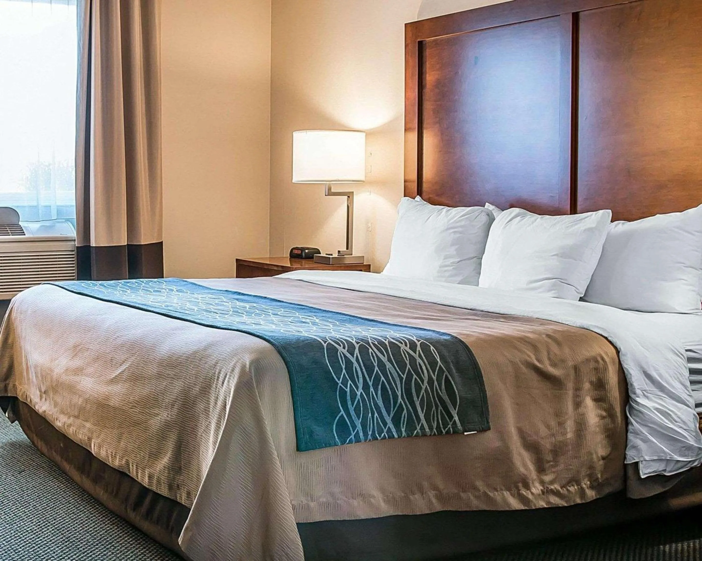 Photo of the whole room, Bed in Bluffton Inn & Suites