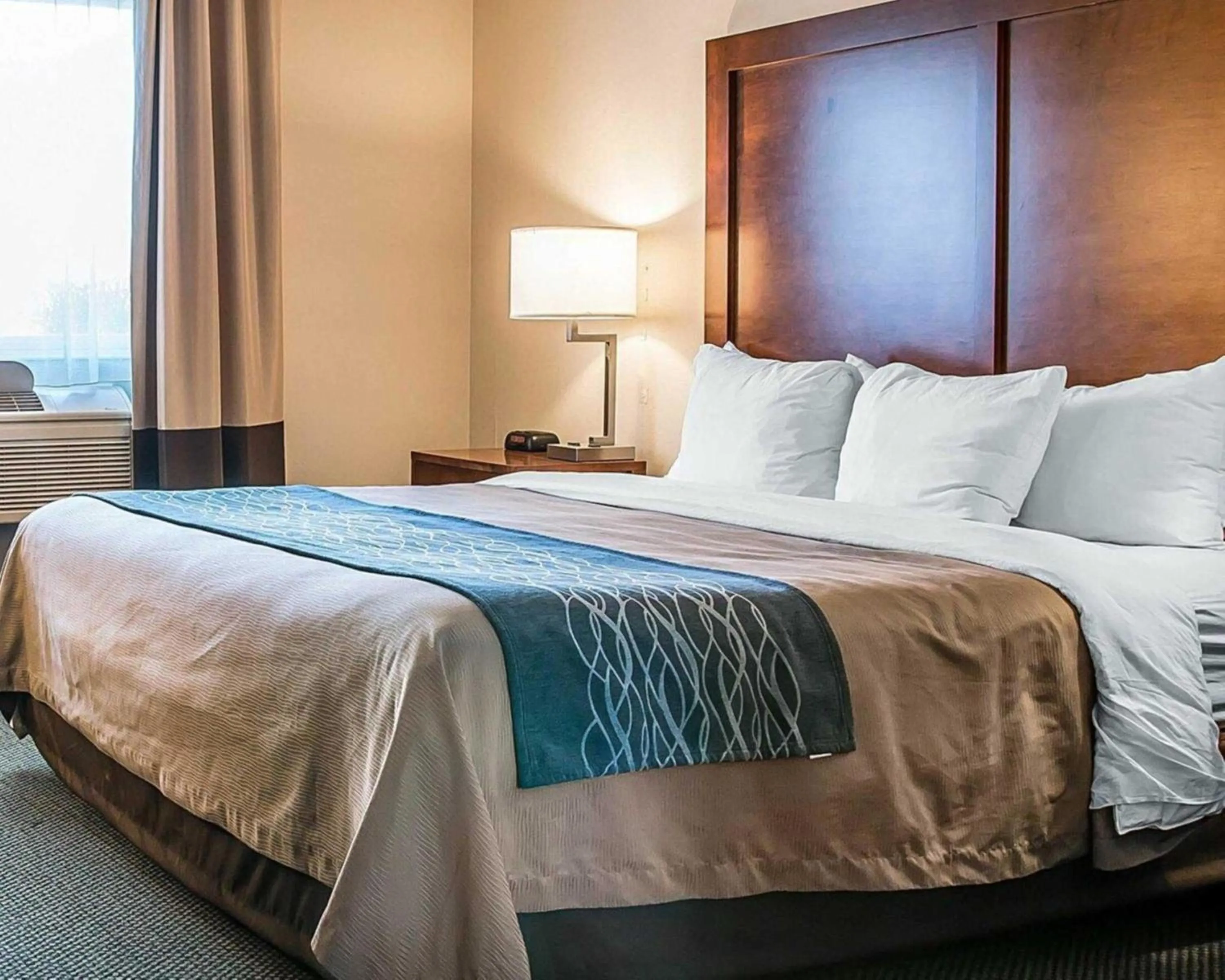 Photo of the whole room, Bed in Bluffton Inn & Suites