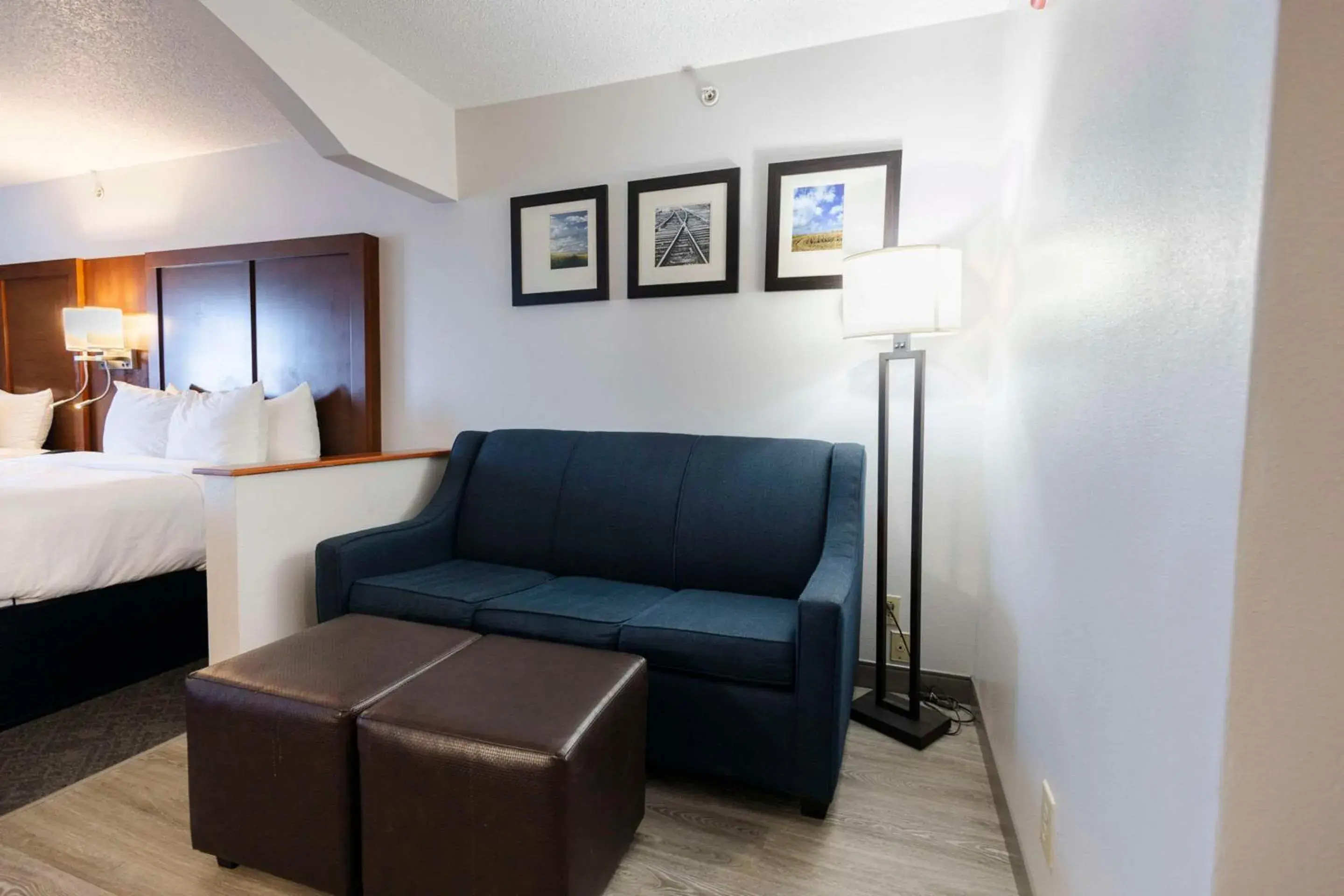 Bedroom, Bed in Comfort Suites Bedroom, Bed in Comfort Suites