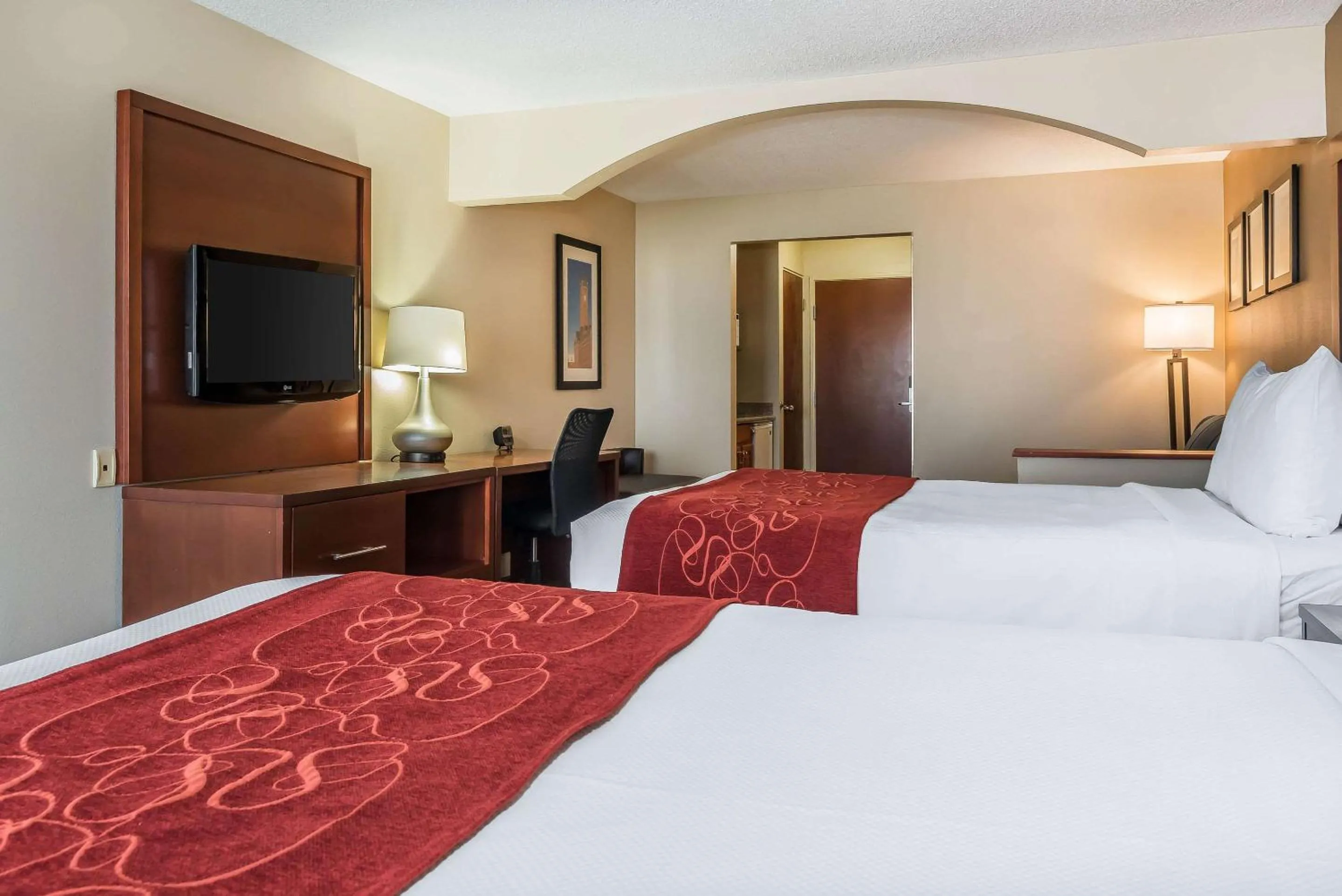 Bedroom, Bed in Comfort Suites Springfield I-70