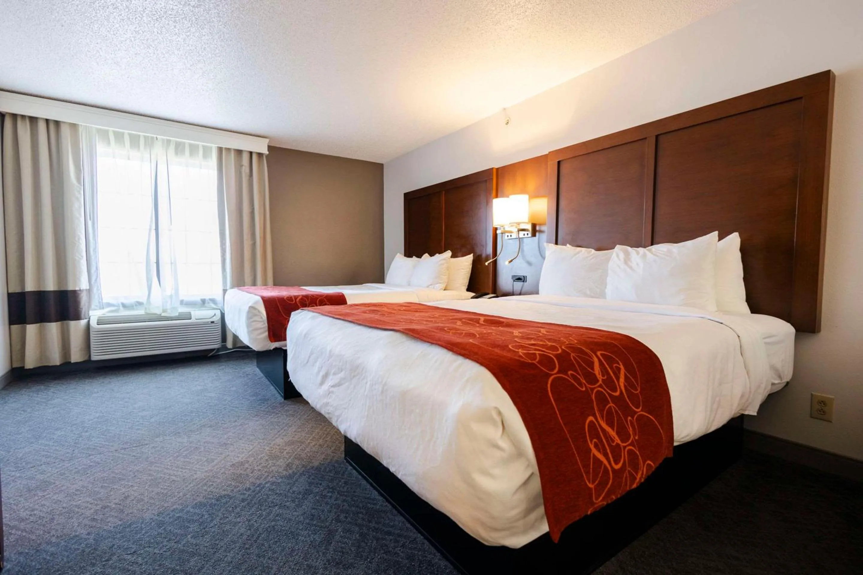 Bedroom, Bed in Comfort Suites Springfield I-70