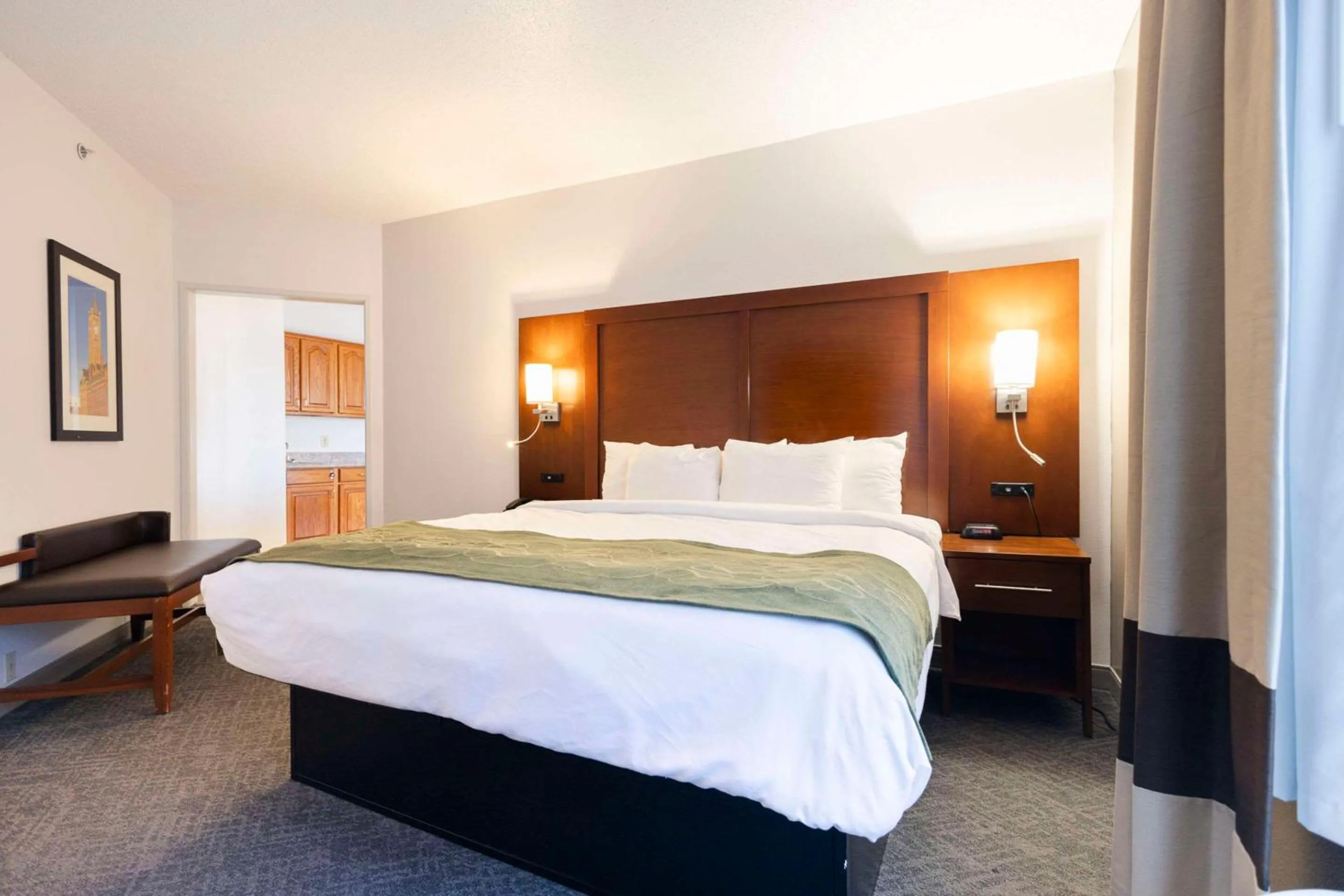 Bedroom, Bed in Comfort Suites Springfield I-70