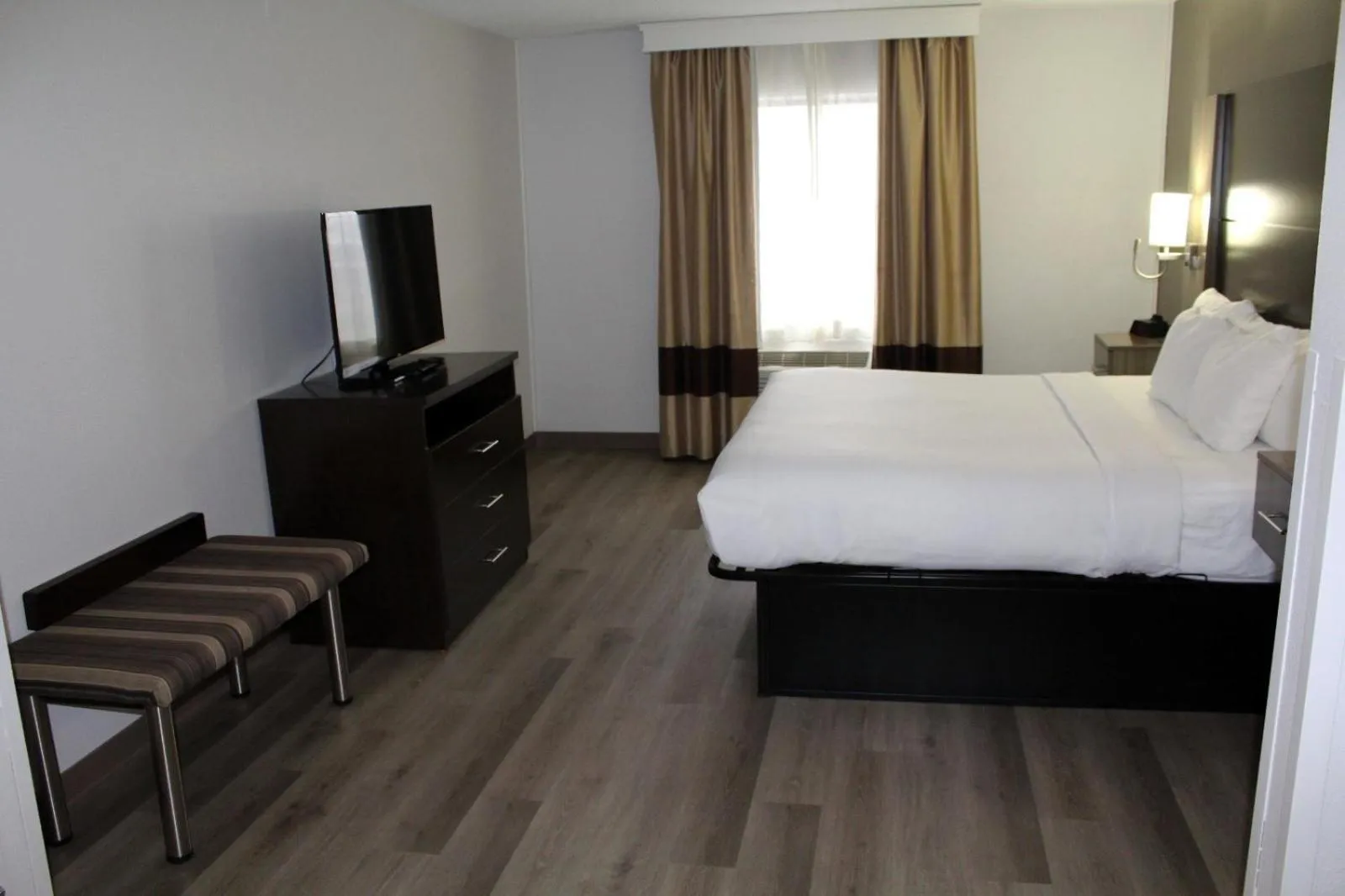 Bed in Comfort Suites Miamisburg - Dayton South