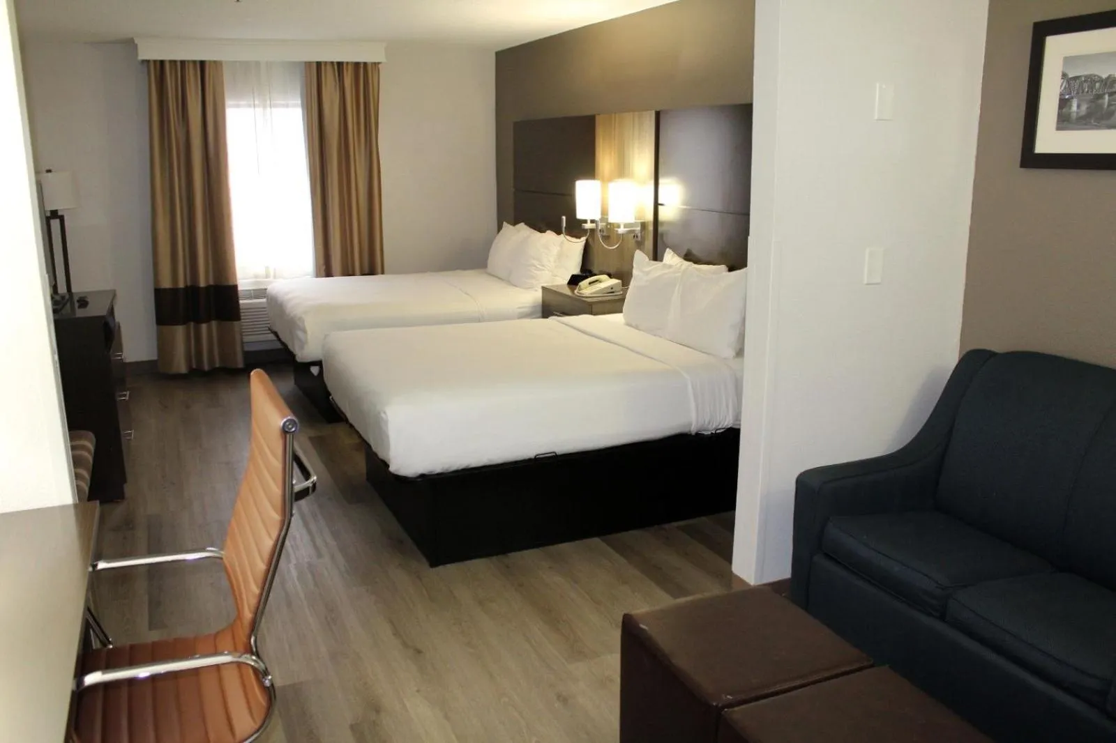 Bed in Comfort Suites Miamisburg - Dayton South