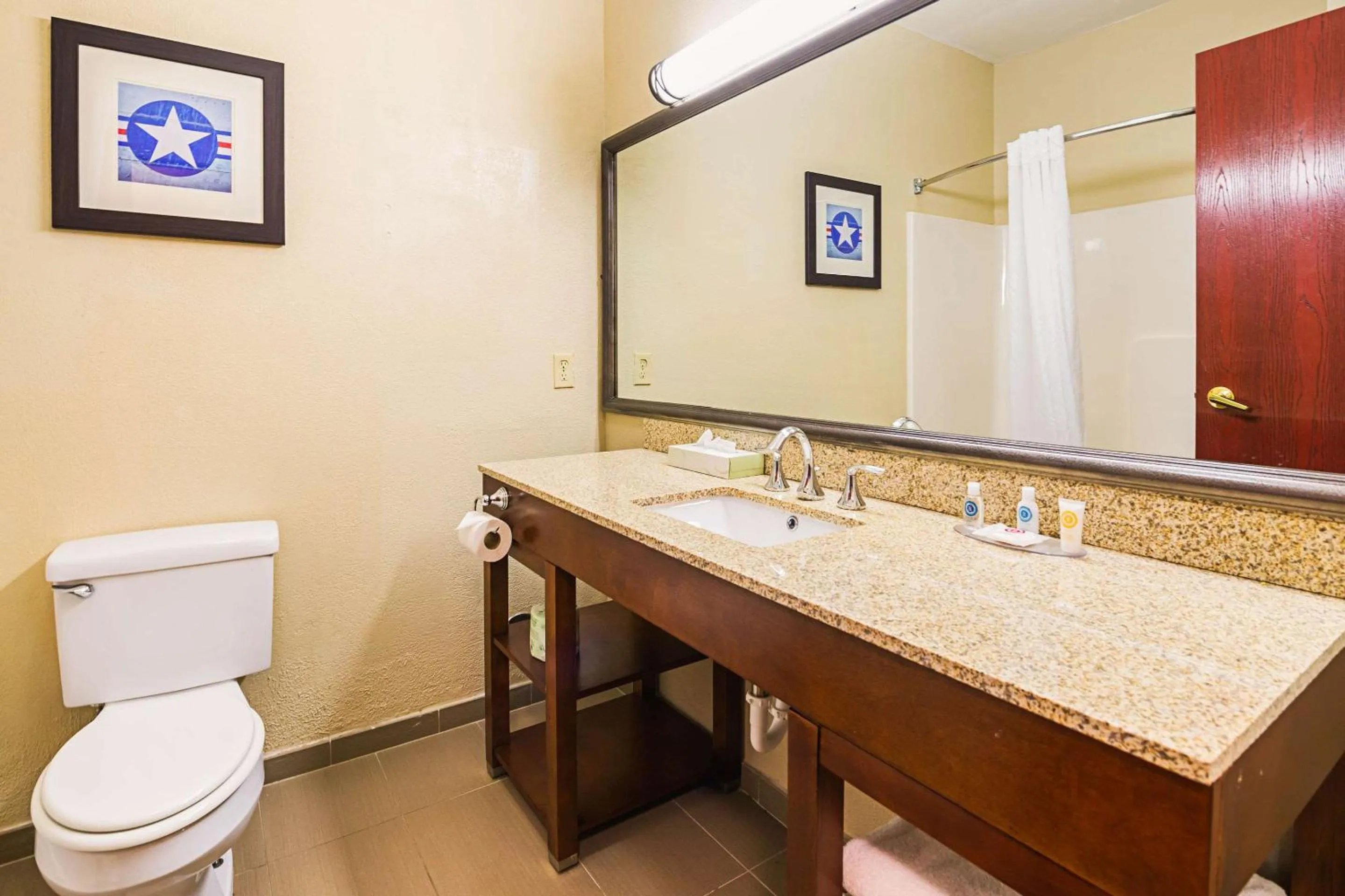 Bathroom in Comfort Inn & Suites Dayton Northwest - Englewood