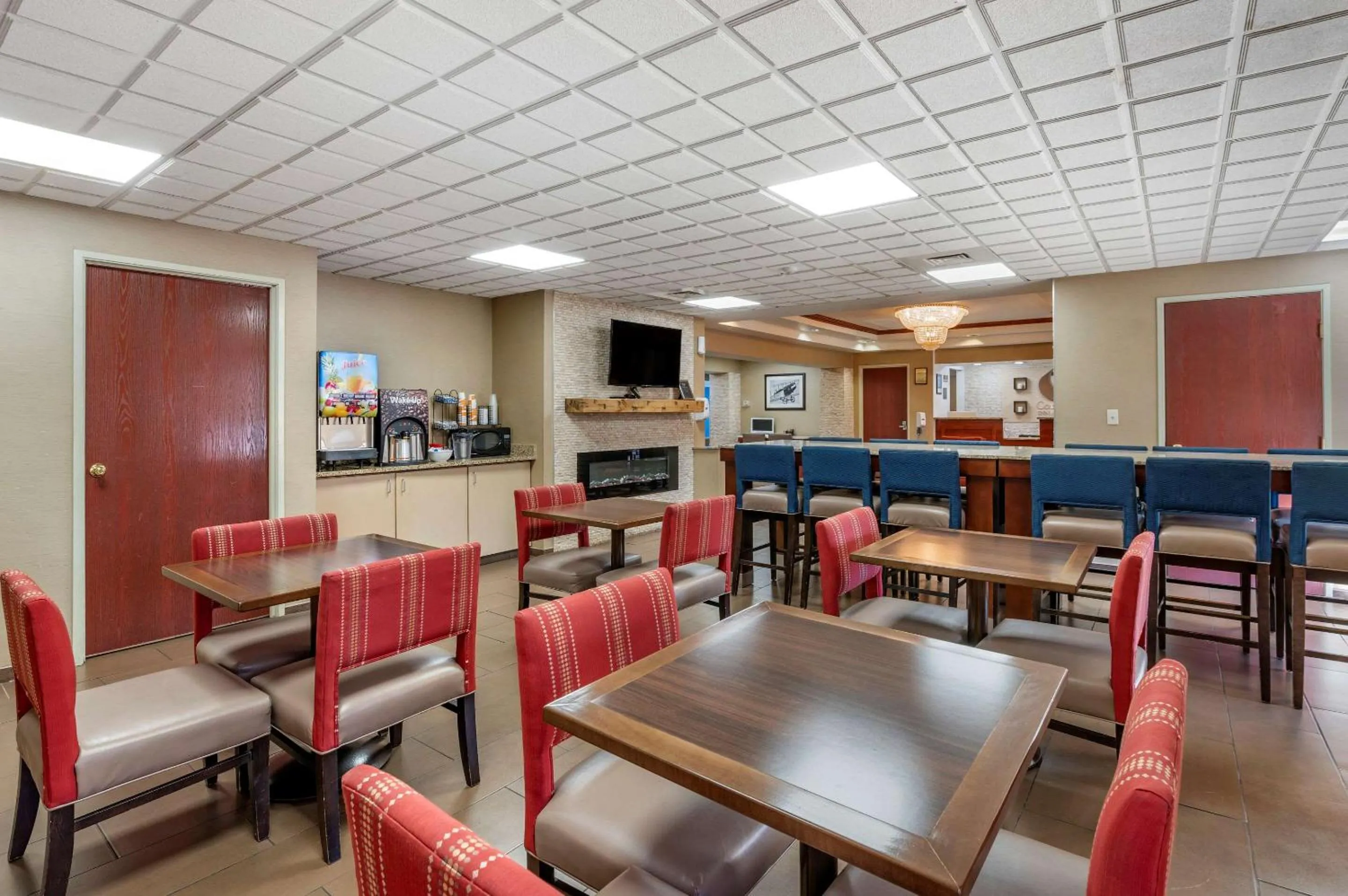 Restaurant/places to eat in Comfort Inn & Suites Dayton Northwest - Englewood