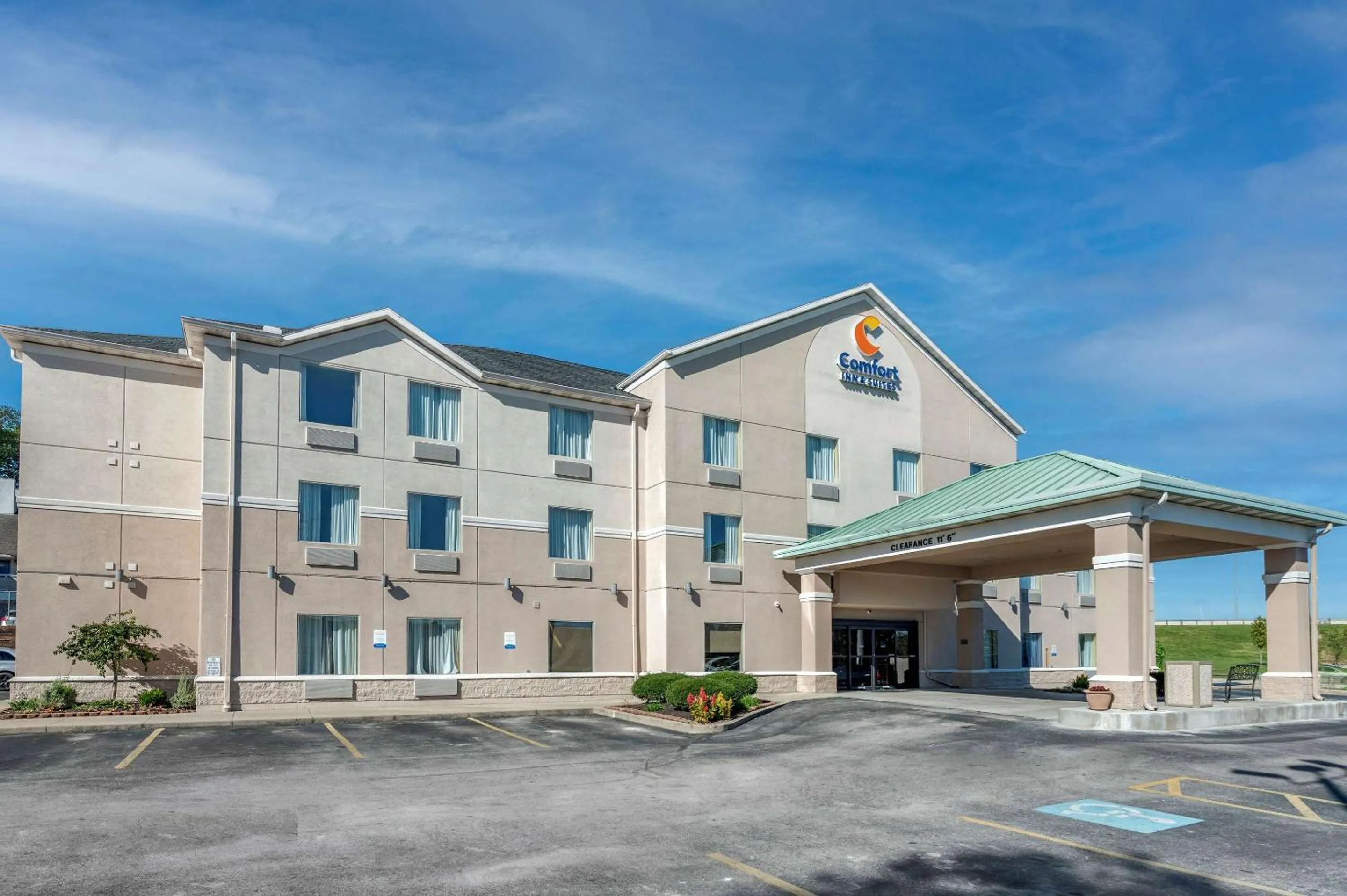 Property building in Comfort Inn & Suites Dayton Northwest - Englewood