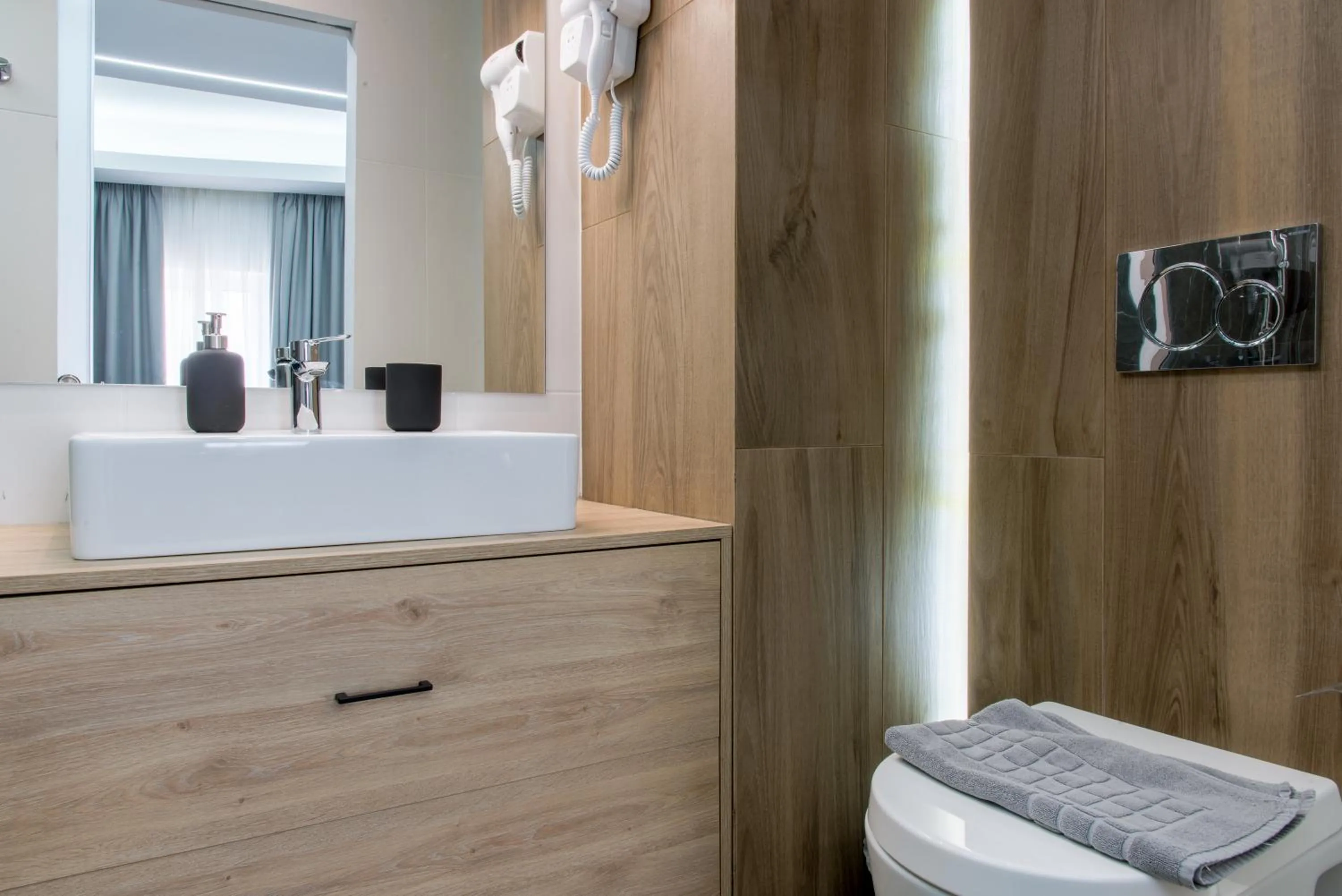 Toilet in My Athens Place