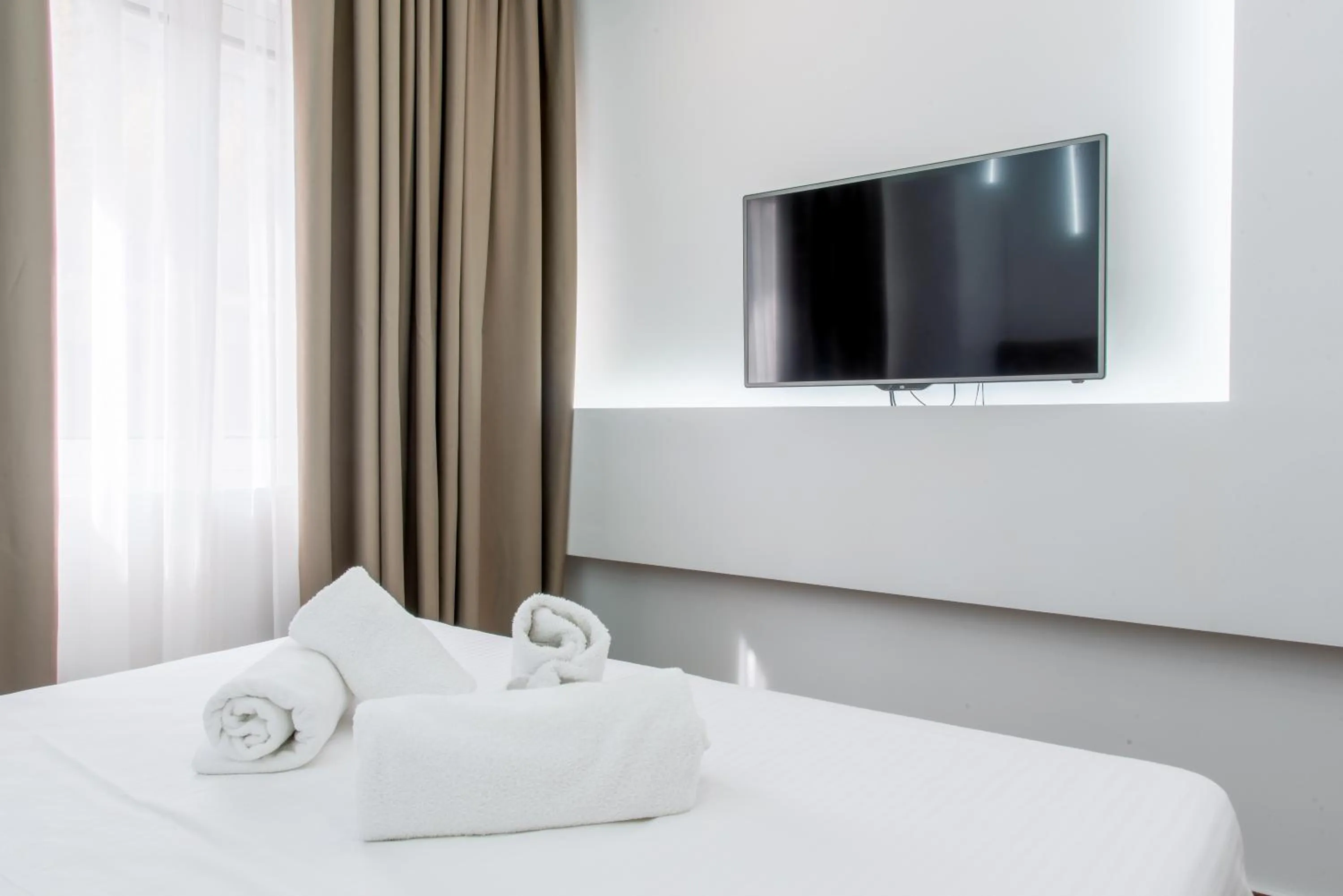 TV and multimedia, Bed in My Athens Place