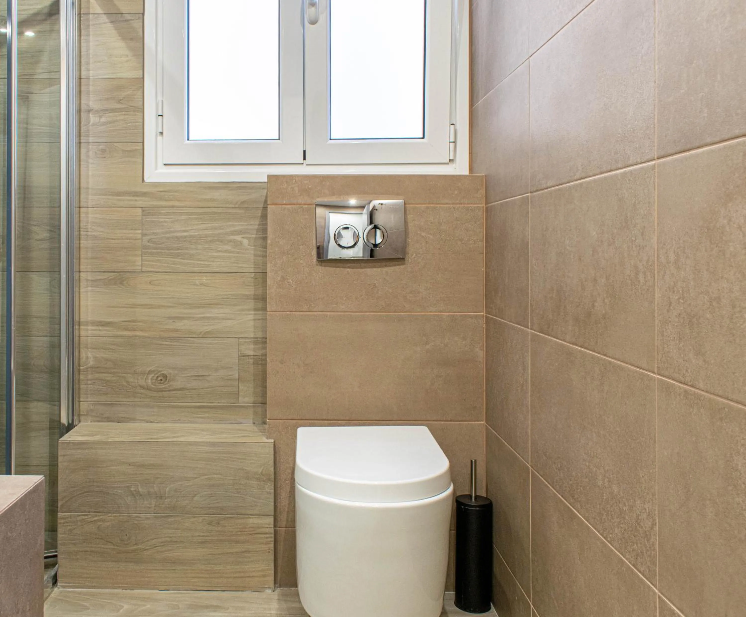 Toilet in My Athens Place