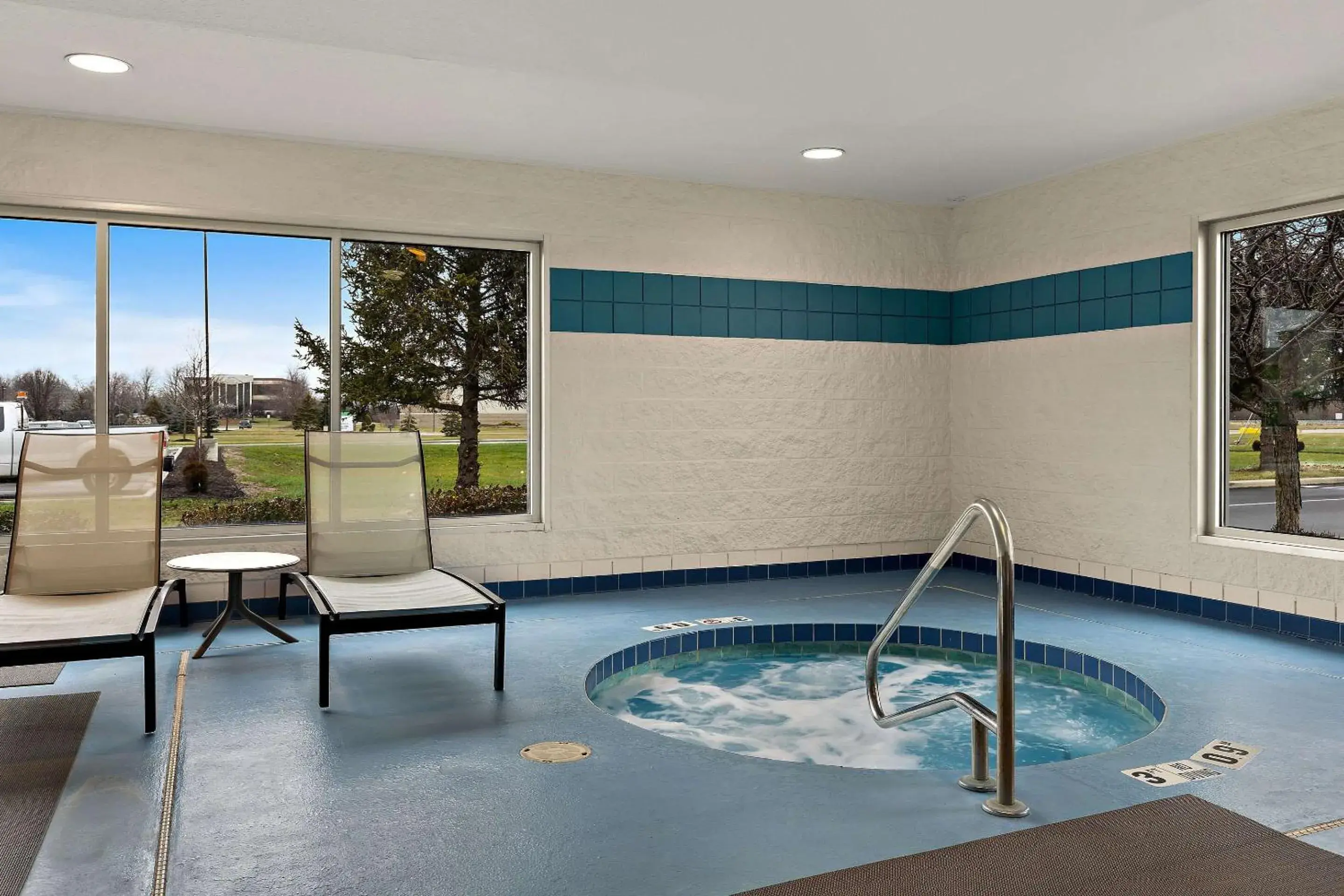 Swimming pool in Comfort Inn & Suites Swimming pool in Comfort Inn & Suites