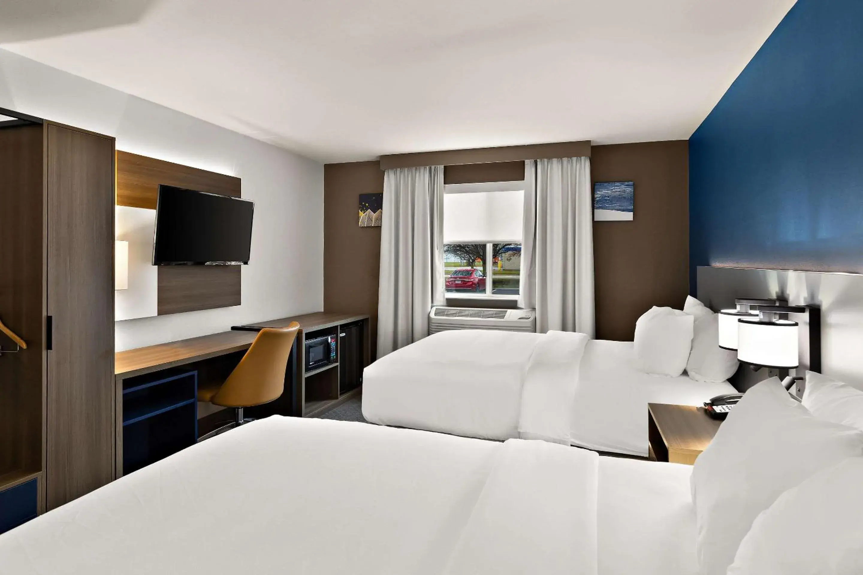 Bedroom, Bed in Comfort Inn & Suites Bedroom, Bed in Comfort Inn & Suites