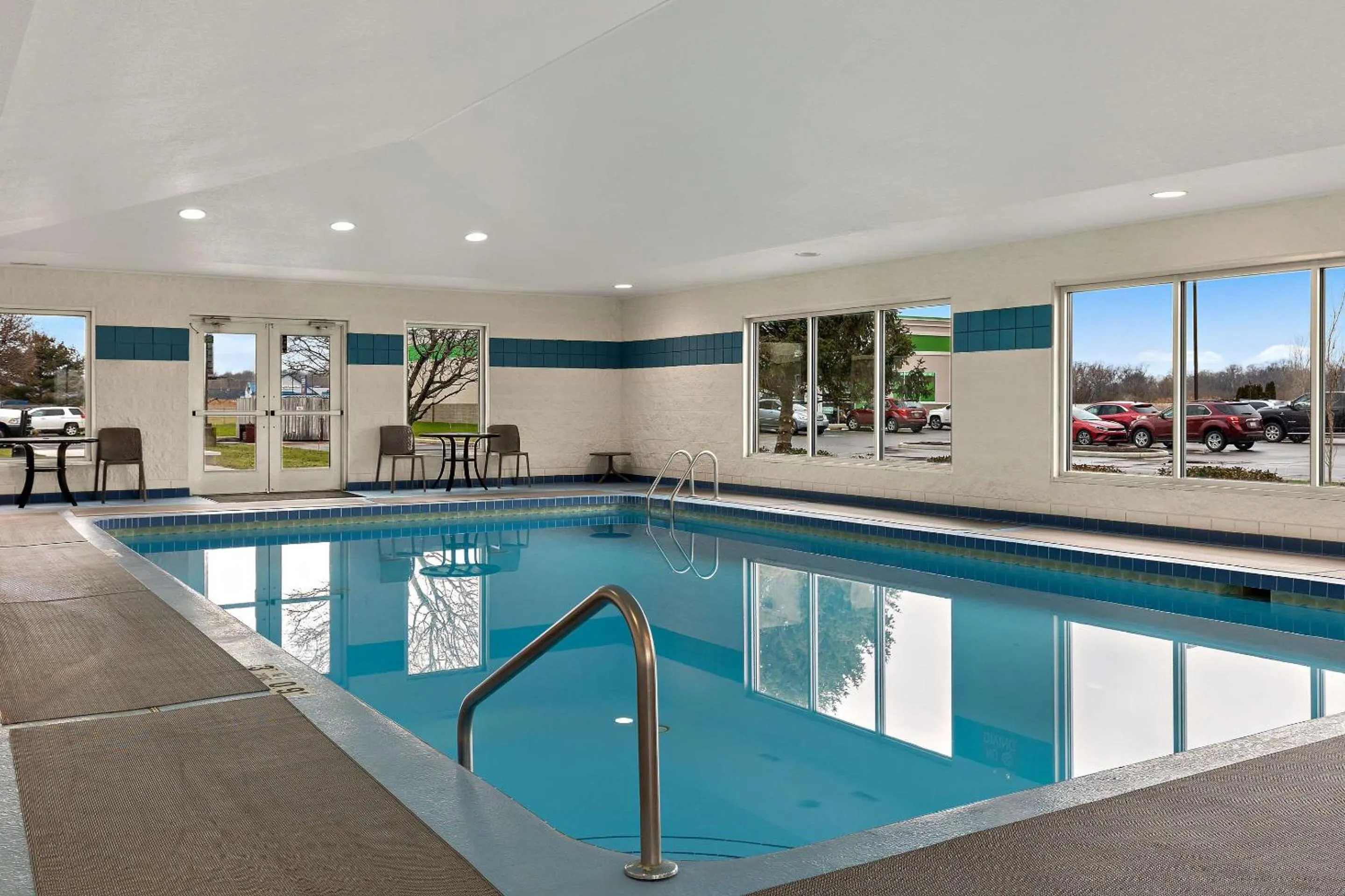 Swimming pool in Comfort Inn & Suites Fremont