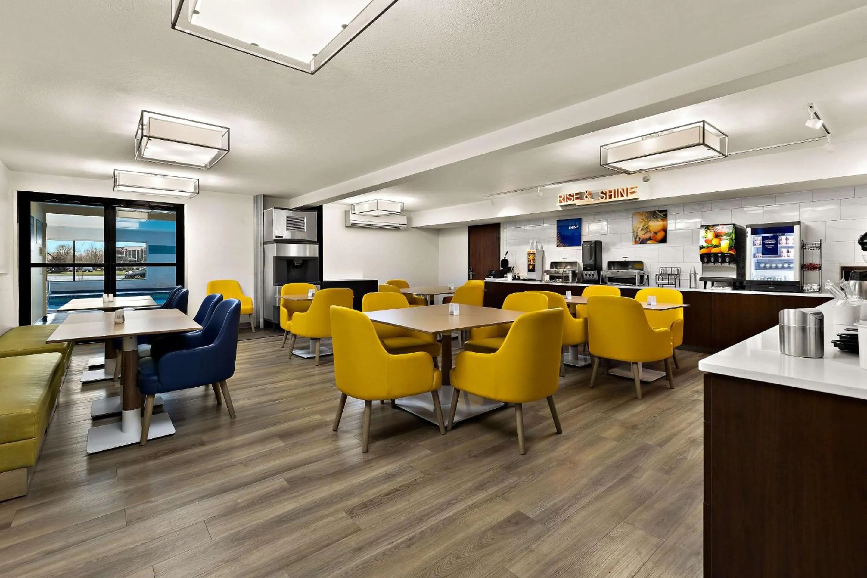 Breakfast in Comfort Inn & Suites Fremont