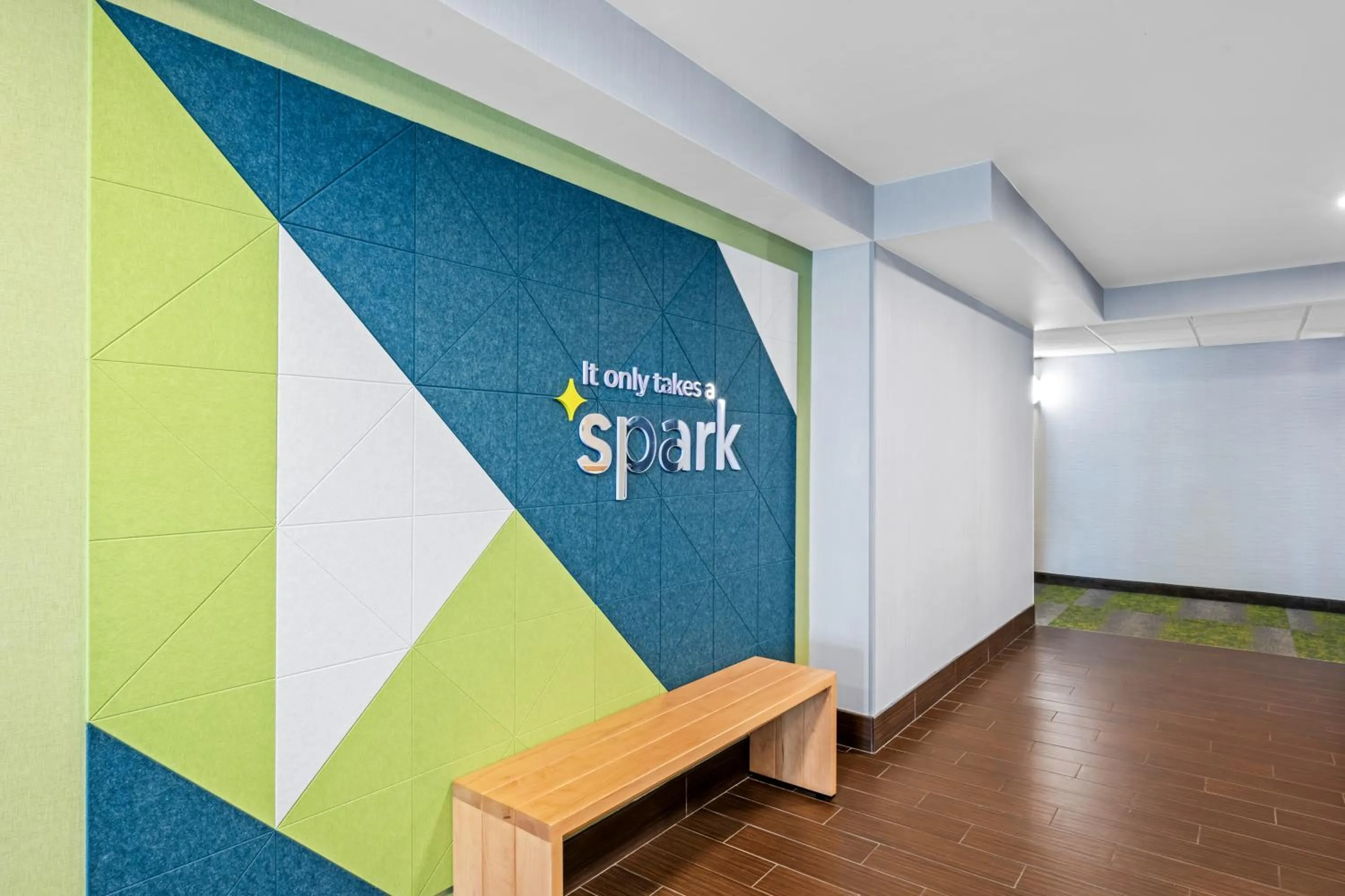 Lobby or reception in Spark By Hilton Cleveland Beachwood