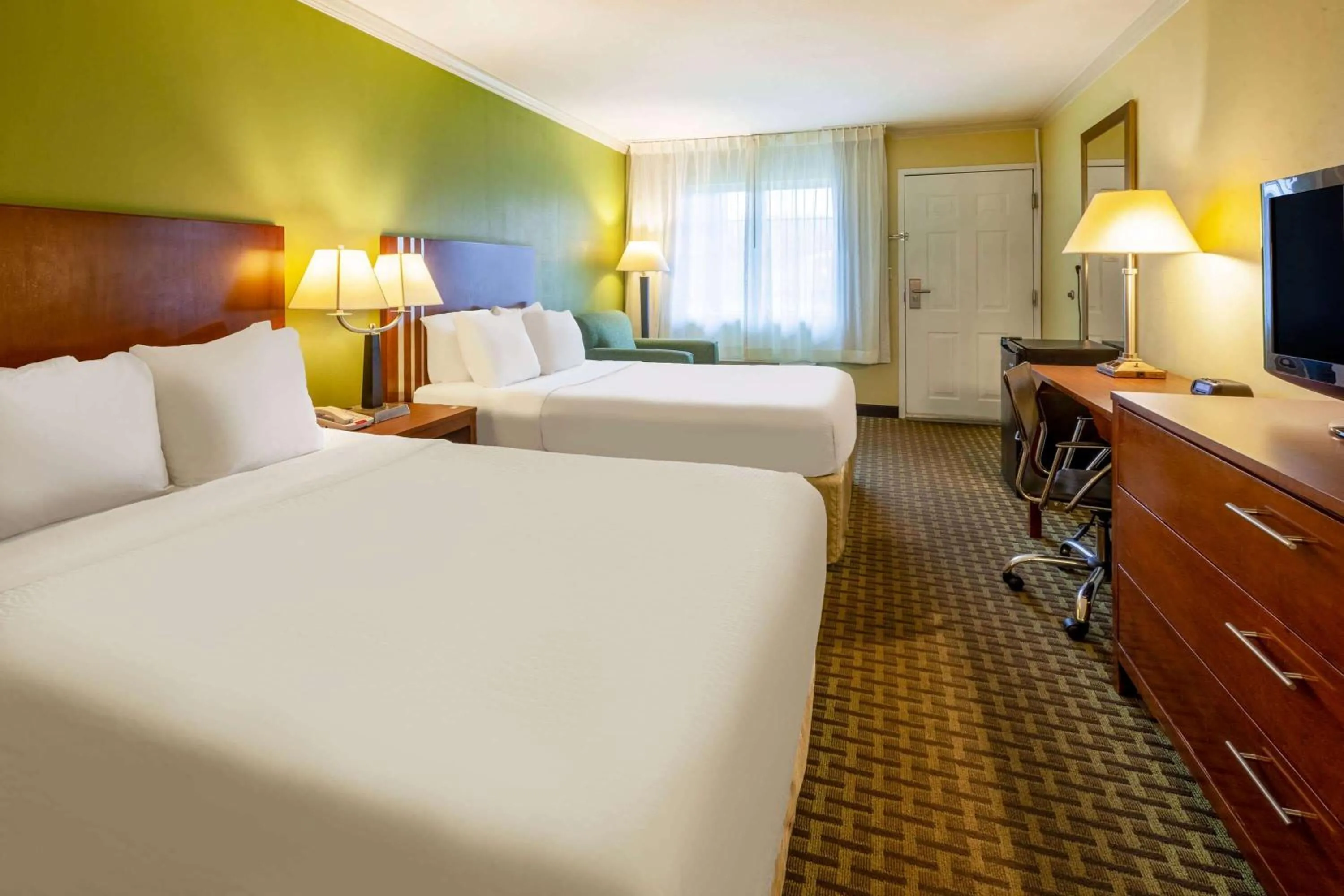 Bedroom, Bed in Days Inn by Wyndham Austintown