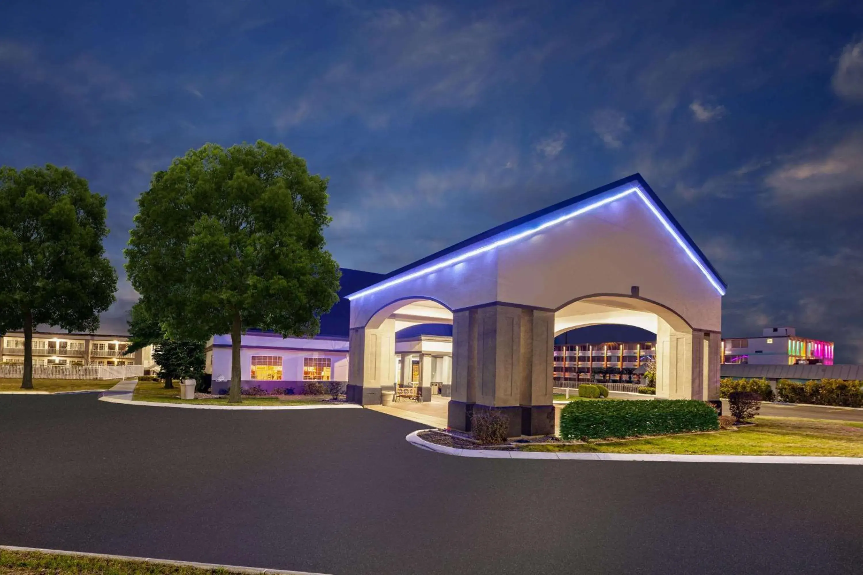 Property building in Days Inn by Wyndham Austintown Property building in Days Inn by Wyndham Austintown