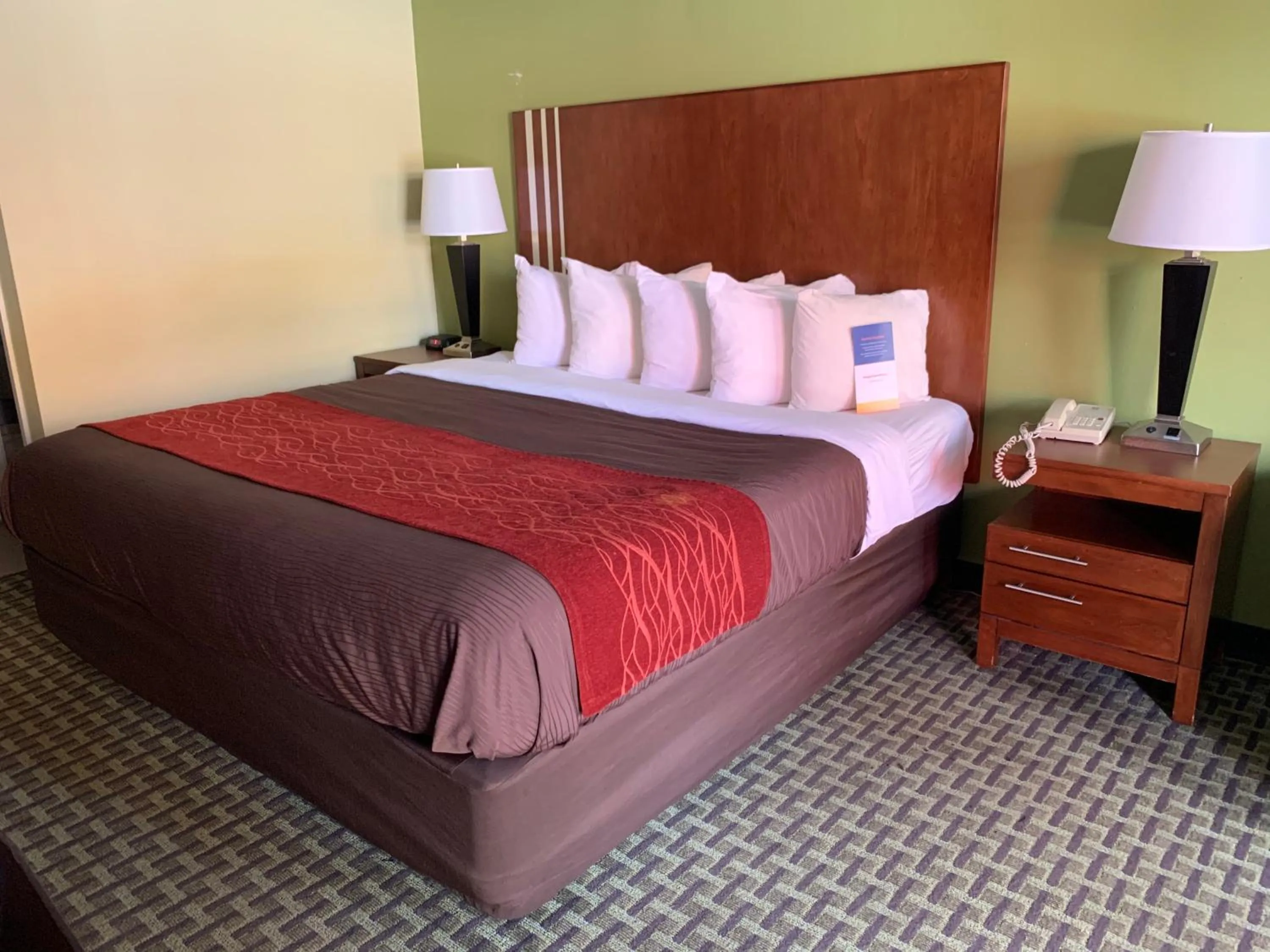 Bed in Days Inn by Wyndham Austintown