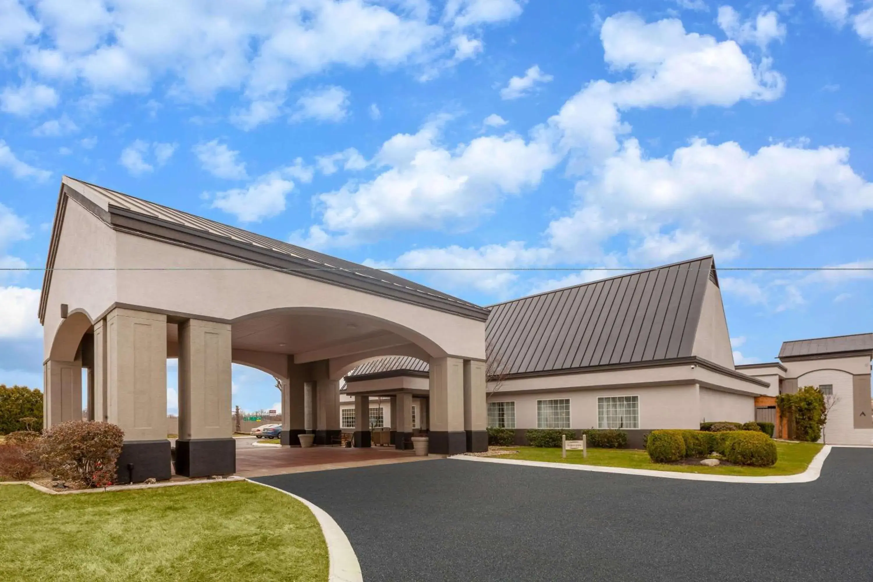 Property building in Days Inn by Wyndham Austintown Property building in Days Inn by Wyndham Austintown
