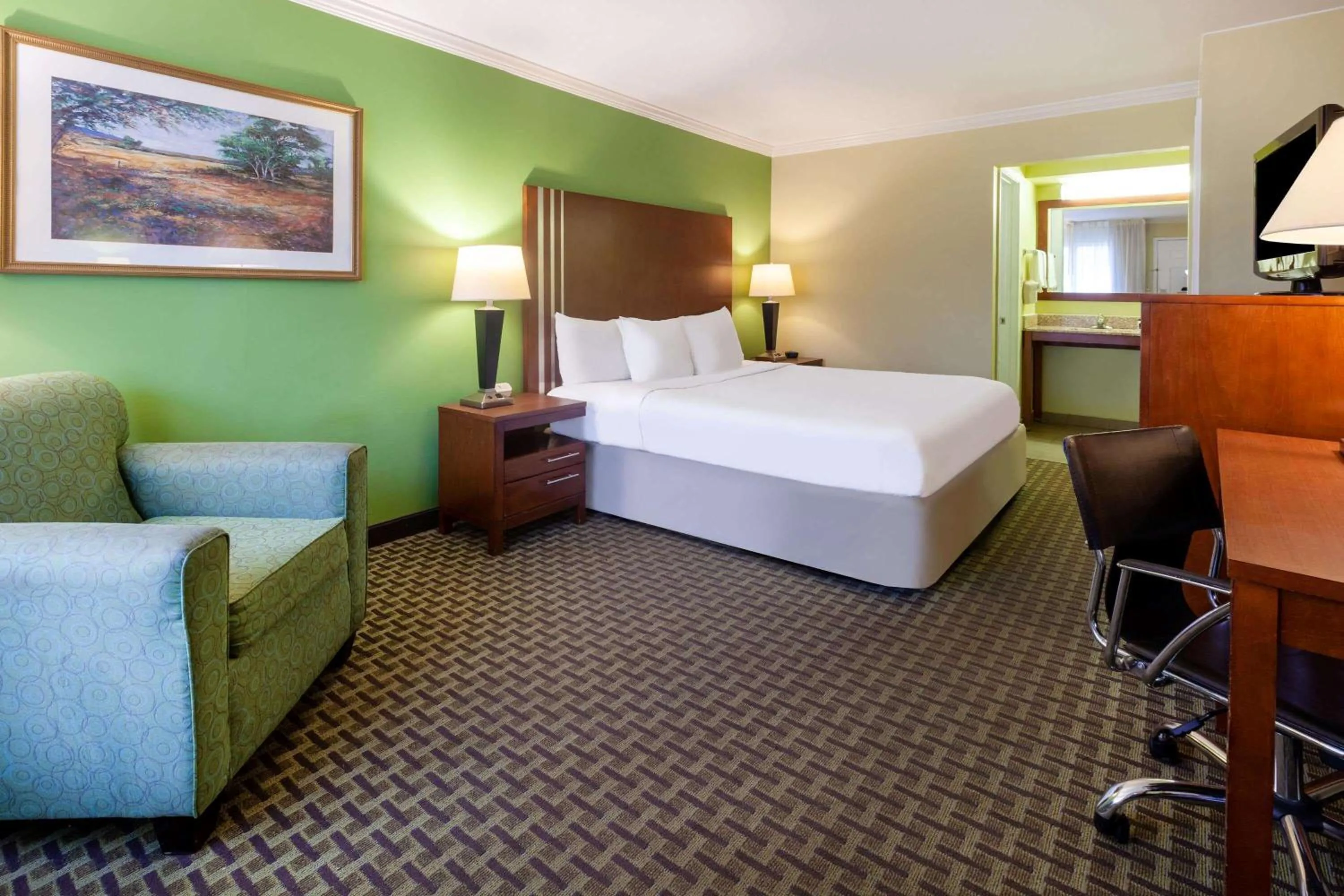 Bedroom, Bed in Days Inn by Wyndham Austintown