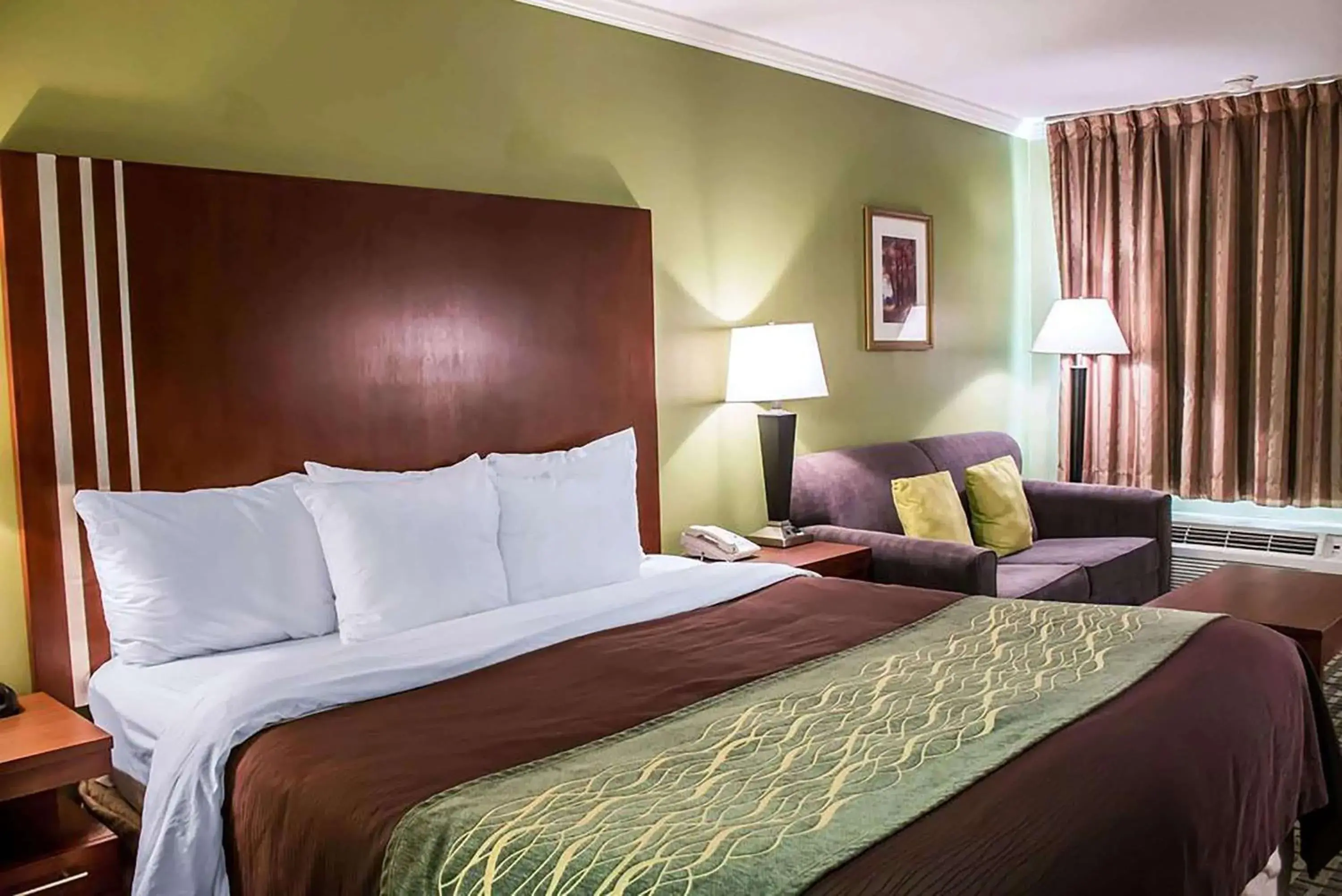 Photo of the whole room, Bed in Days Inn by Wyndham Austintown Photo of the whole room, Bed in Days Inn by Wyndham Austintown