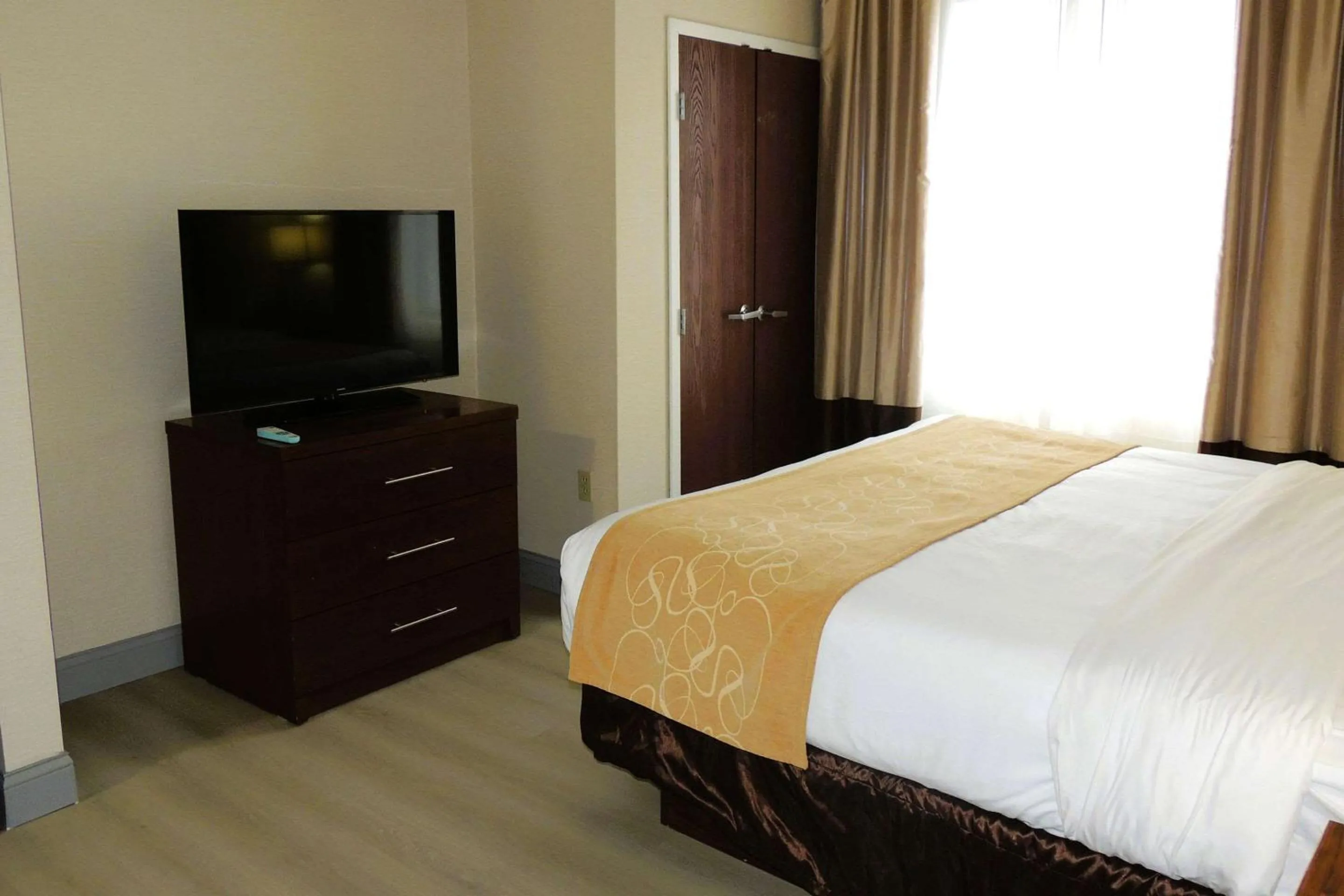 Bedroom, Bed in Comfort Suites Twinsburg
