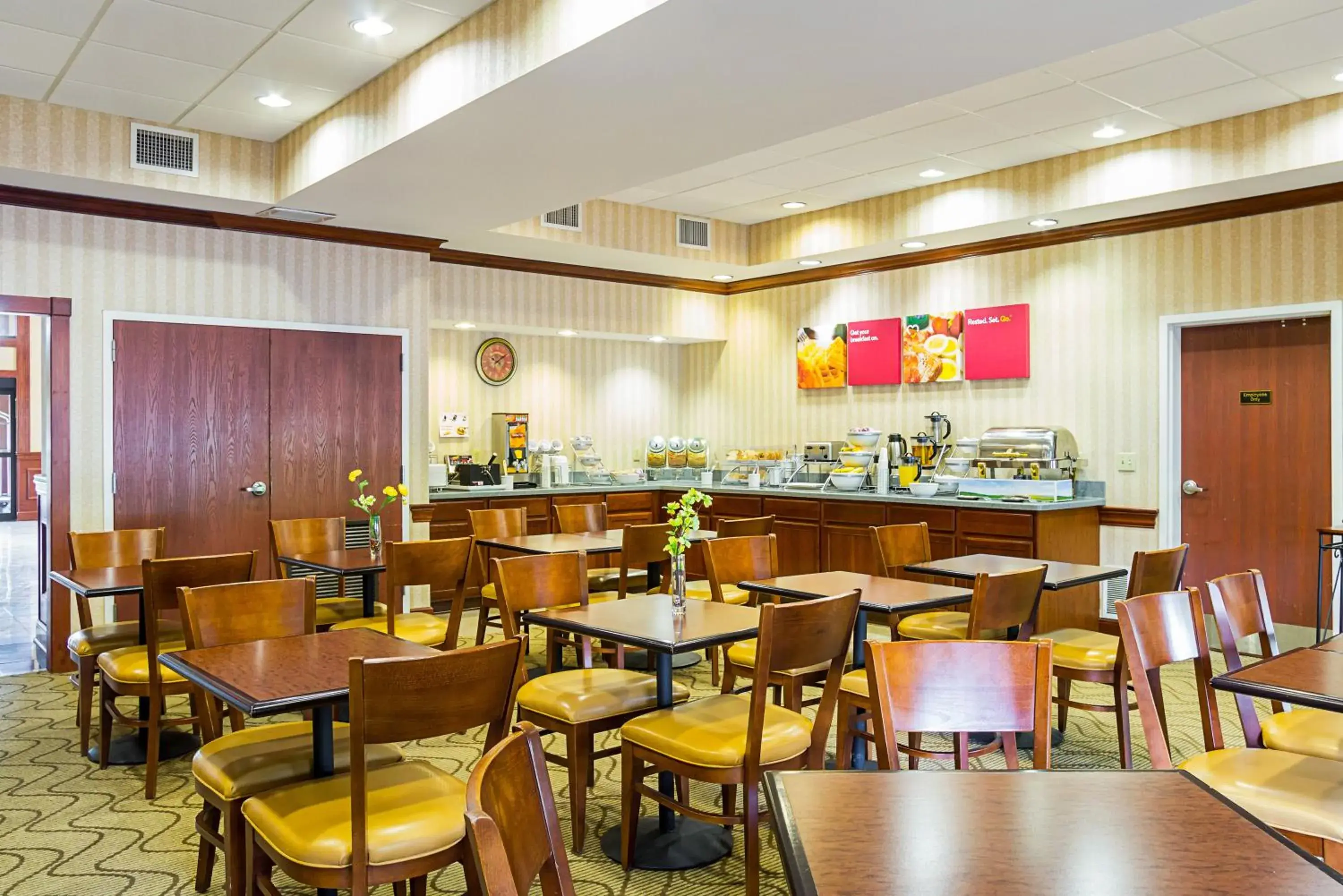 Restaurant/places to eat in Comfort Suites Twinsburg Restaurant/places to eat in Comfort Suites Twinsburg