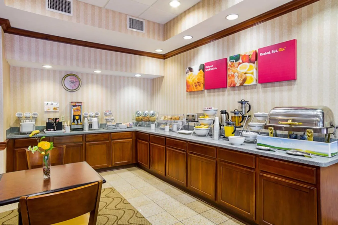 Restaurant/places to eat in Comfort Suites Twinsburg