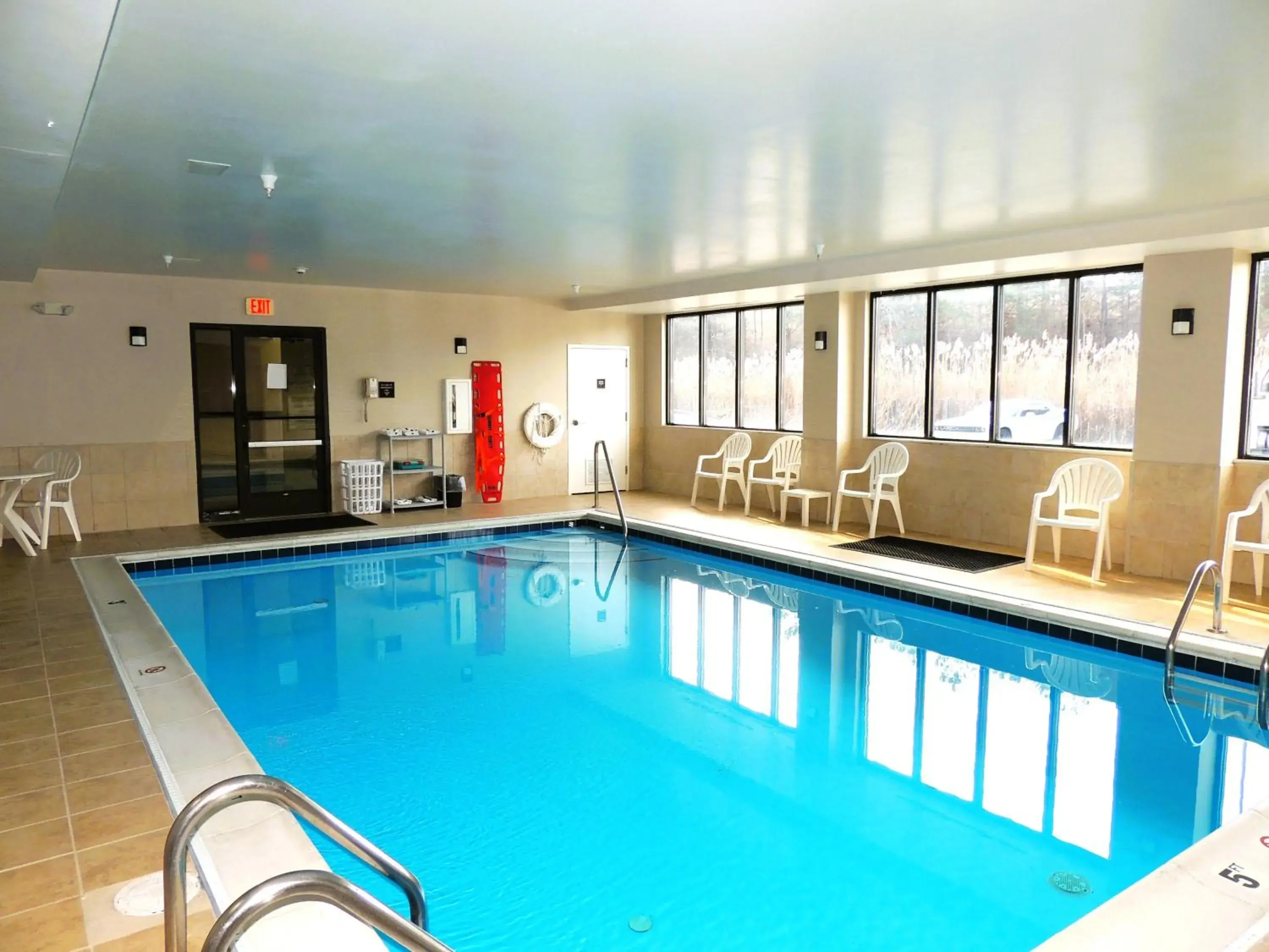 Pool view in Comfort Suites Twinsburg Pool view in Comfort Suites Twinsburg