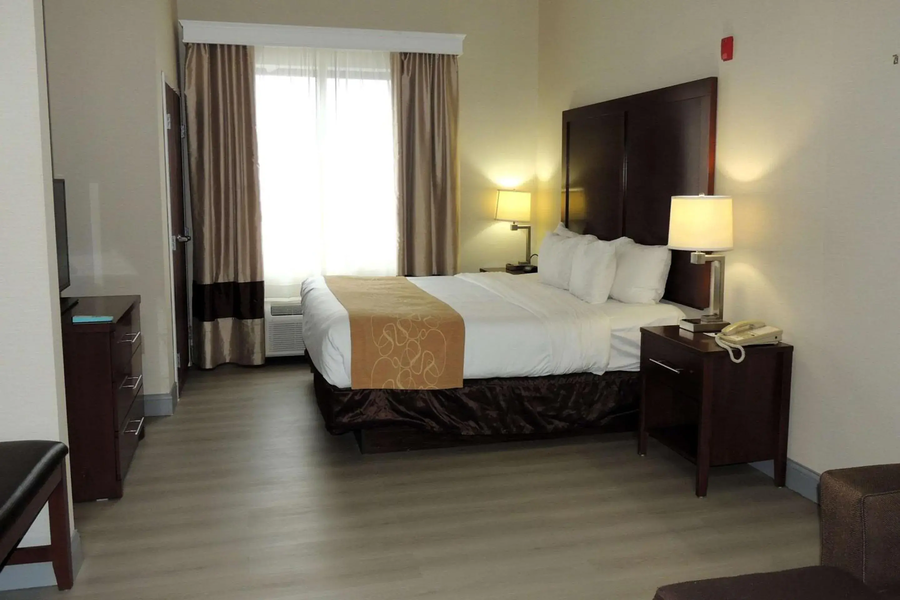 Bedroom, Bed in Comfort Suites Twinsburg Bedroom, Bed in Comfort Suites Twinsburg