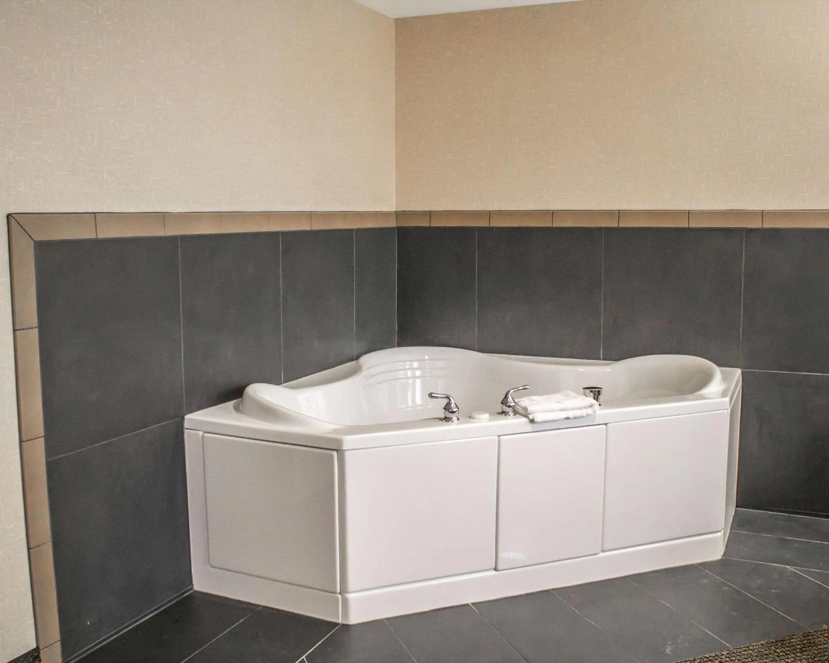 Bedroom in Comfort Inn & Suites Wadsworth