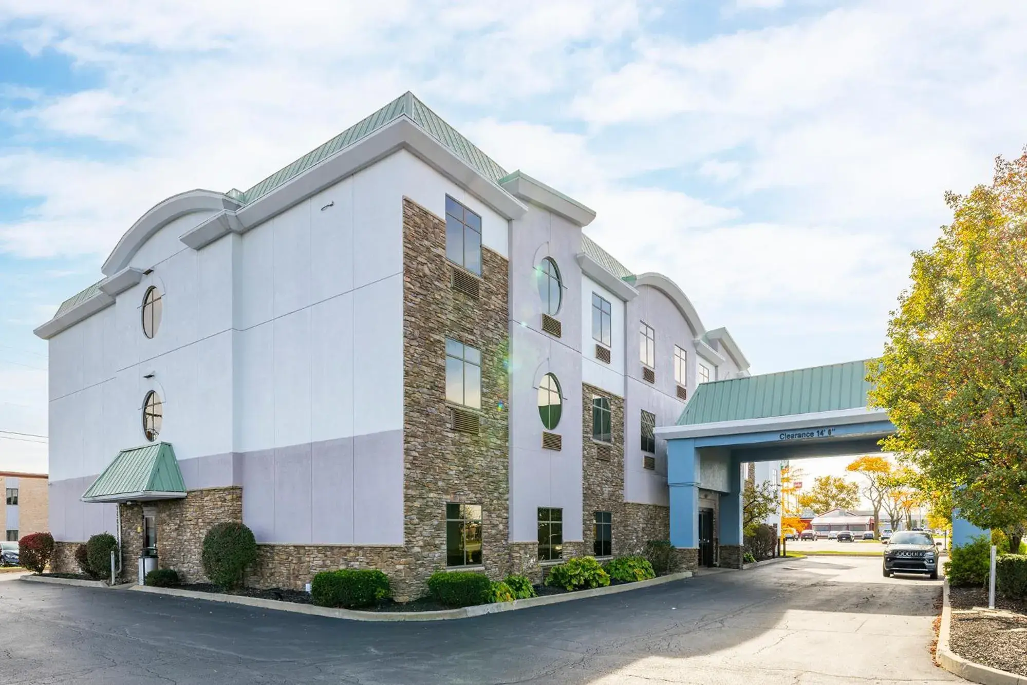 Property building in Comfort Suites Perrysburg - Toledo South Property building in Comfort Suites Perrysburg - Toledo South