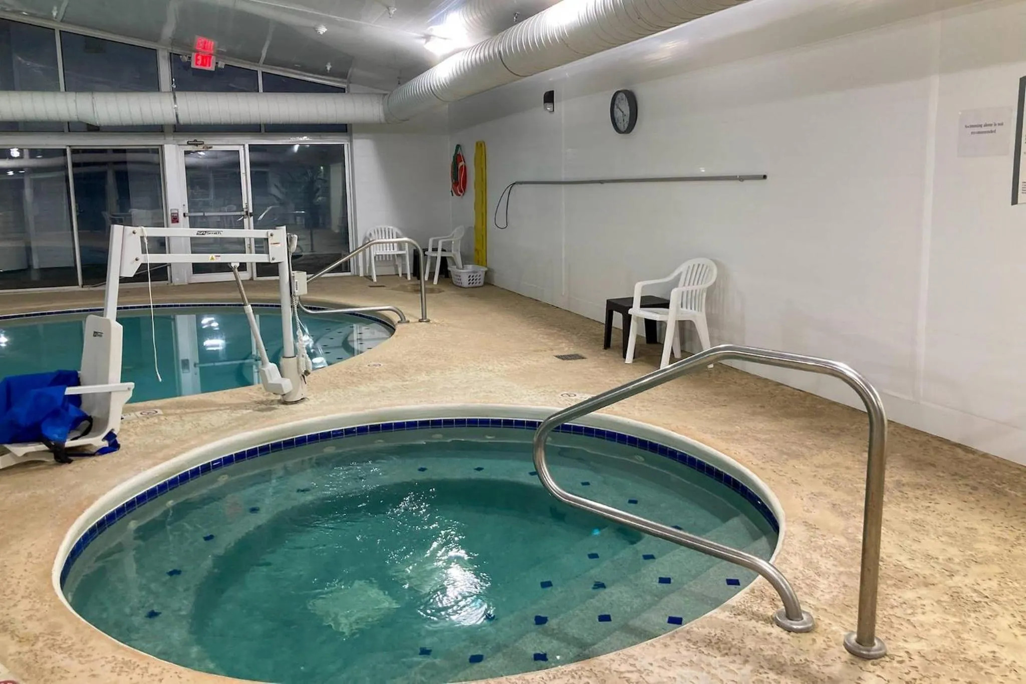 Swimming pool in Quality Inn & Suites Bellville - Mansfield