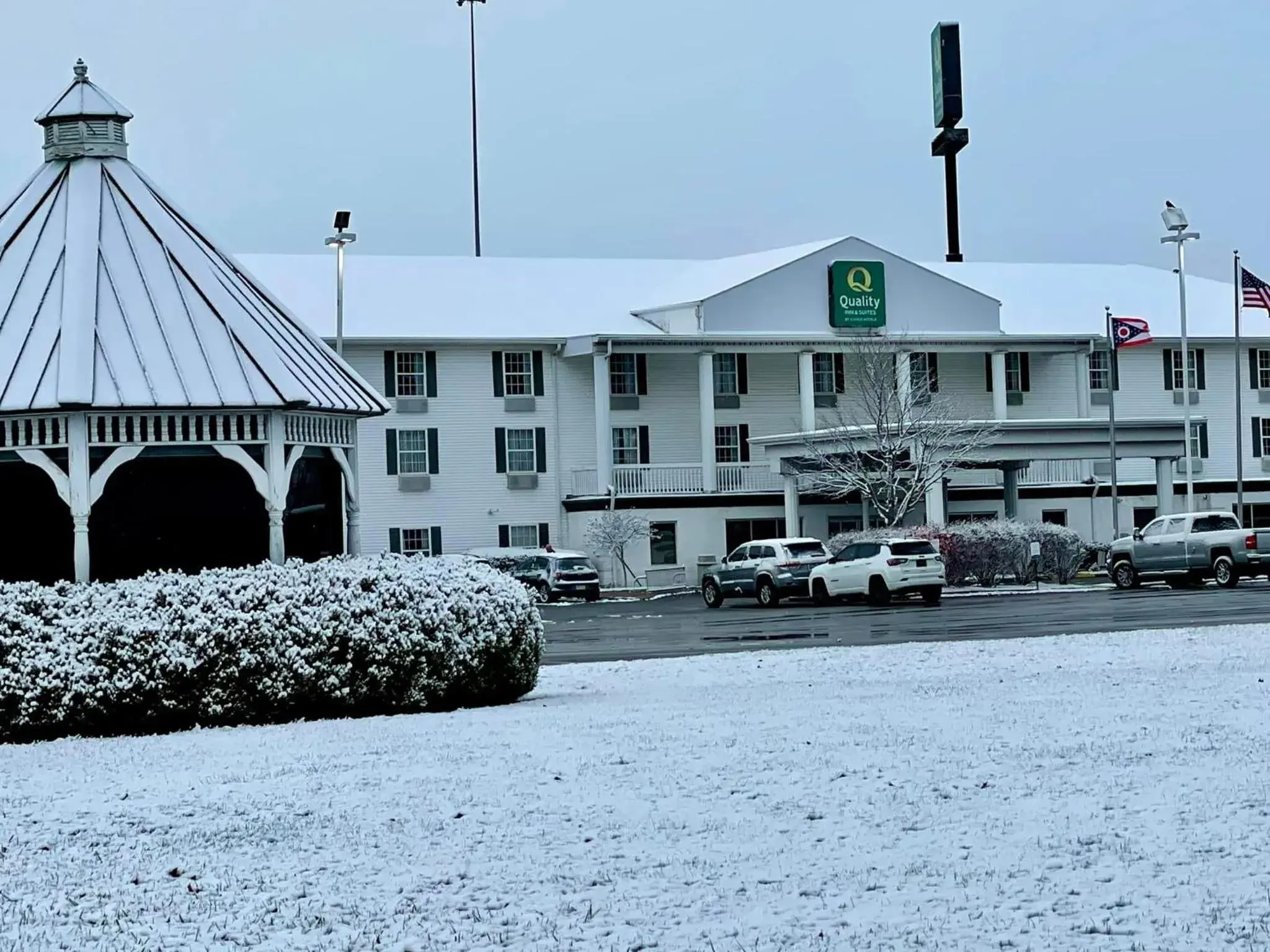 Property building in Quality Inn & Suites Bellville - Mansfield Property building in Quality Inn & Suites Bellville - Mansfield