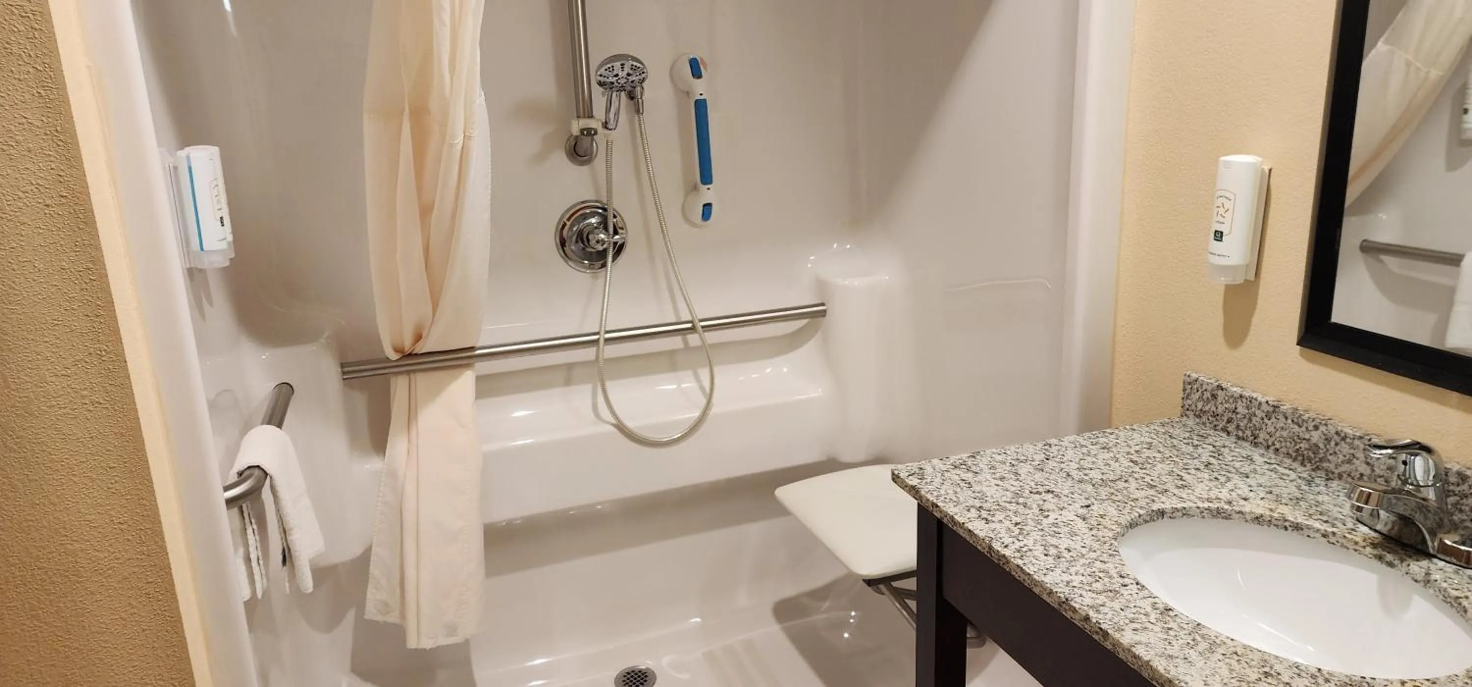 Quality Inn & Suites Bellville - Mansfield