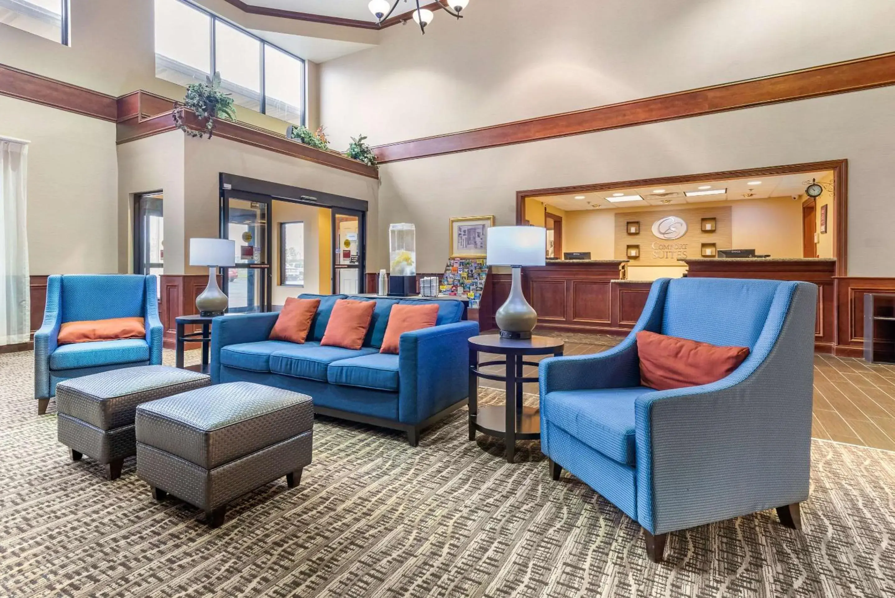 Lobby or reception in Comfort Suites Findlay I-75 near Sports Complex Lobby or reception in Comfort Suites Findlay I-75 near Sports Complex
