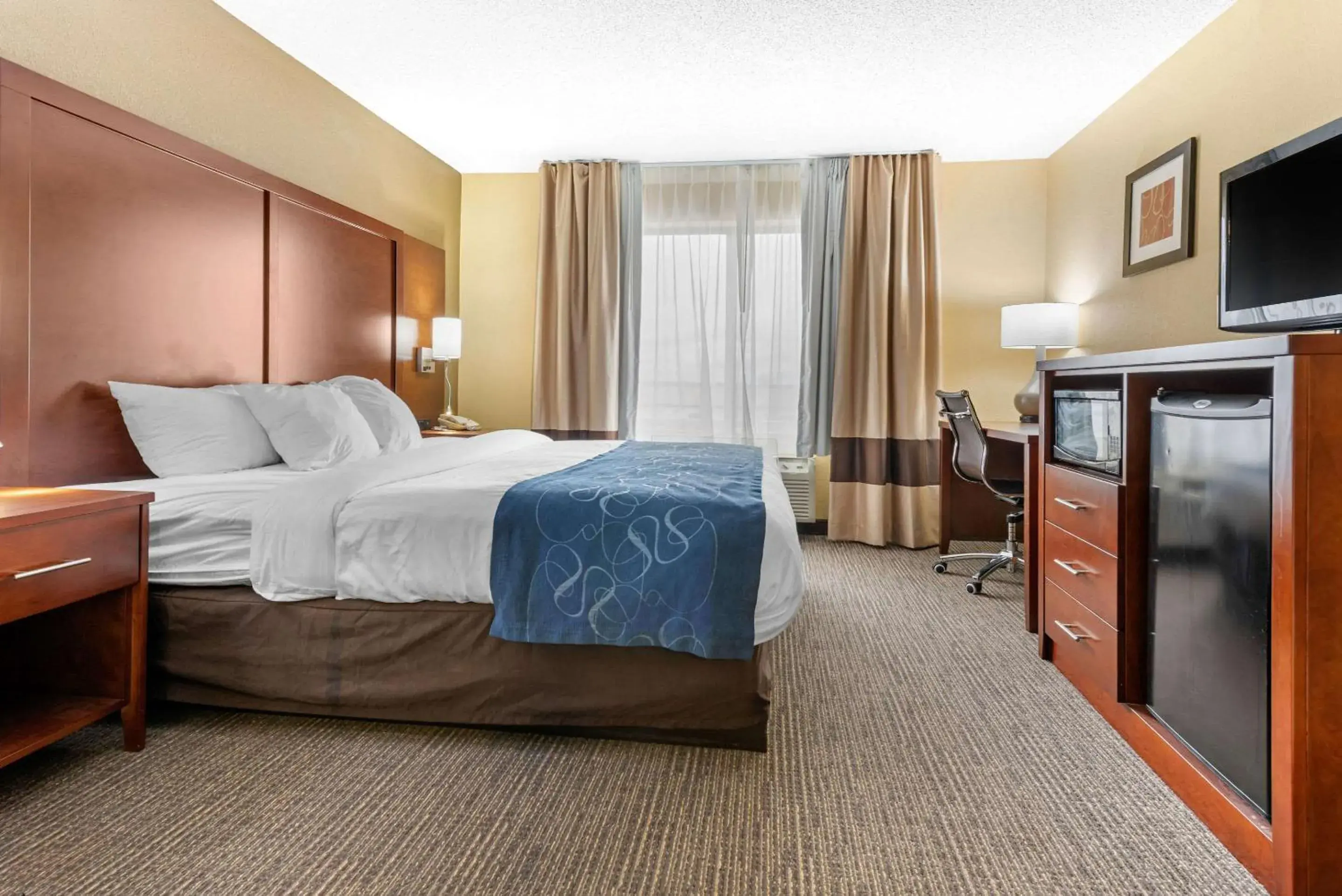 Photo of the whole room, Bed in Comfort Suites Findlay I-75 near Sports Complex Photo of the whole room, Bed in Comfort Suites Findlay I-75 near Sports Complex