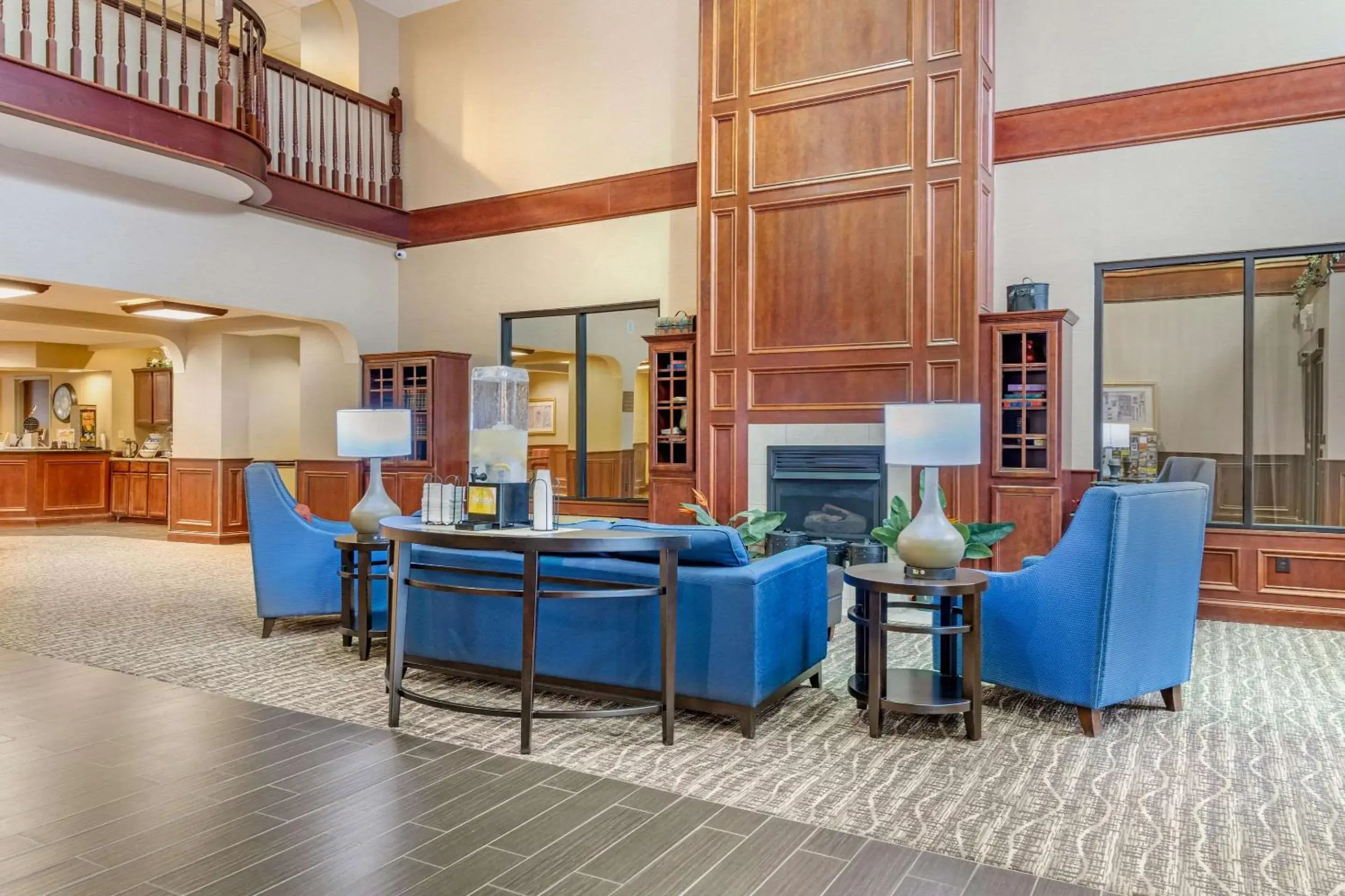 Lobby or reception in Comfort Suites Findlay I-75 near Sports Complex Lobby or reception in Comfort Suites Findlay I-75 near Sports Complex
